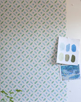 Oxalis Oak wallpaper - peppermint