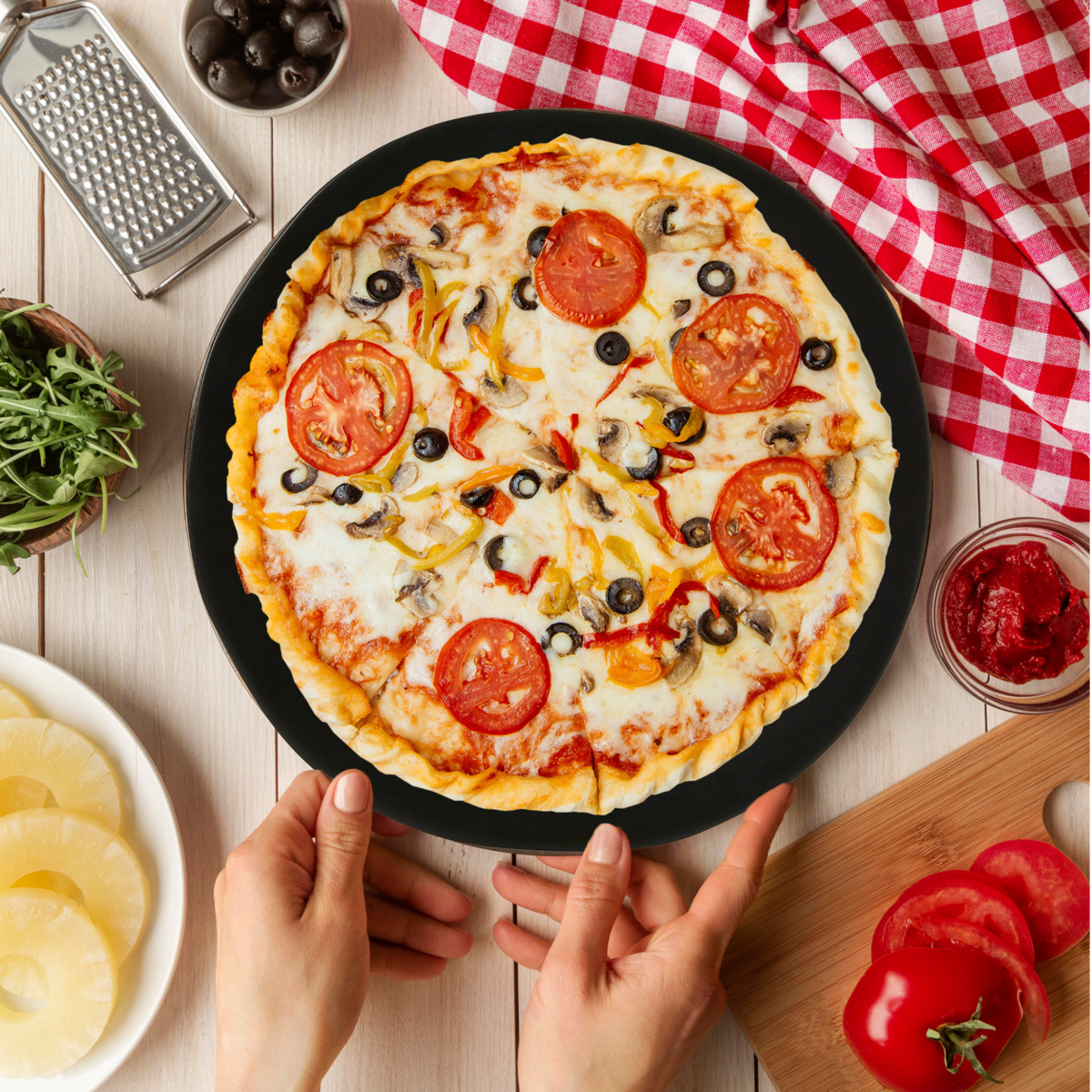 Hygge Black Stoneware Pizza Plate
