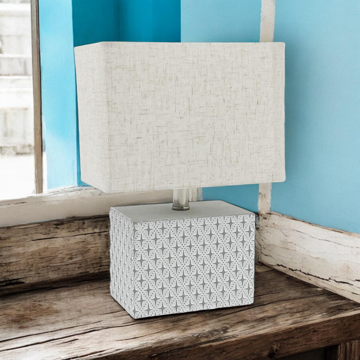 20CM TABLE LAMP AND SHADE