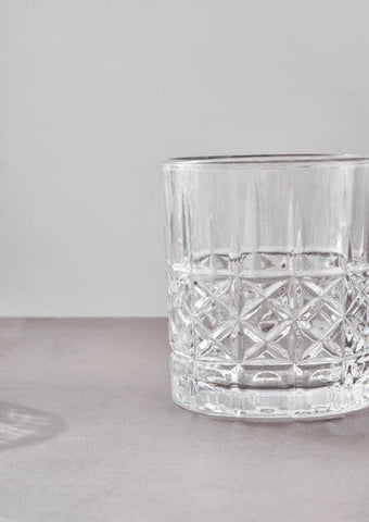 Dayla Diamond Pattern Decanter With Four Glasses