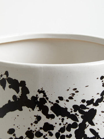Sorrell Black And White Large Planter