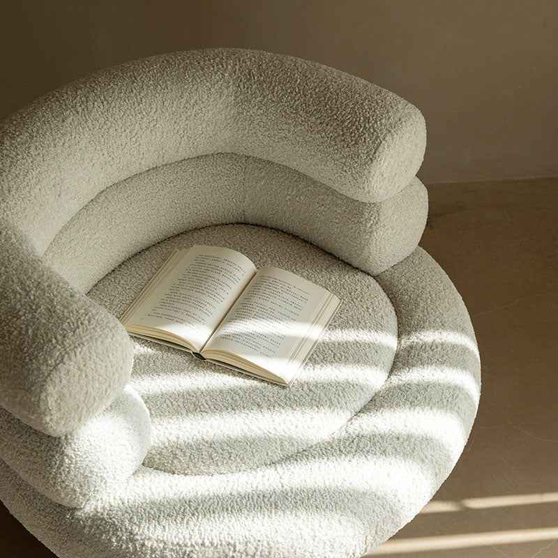 Darlene Armchair, Boucle