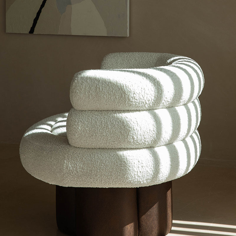 Darlene Armchair, Boucle