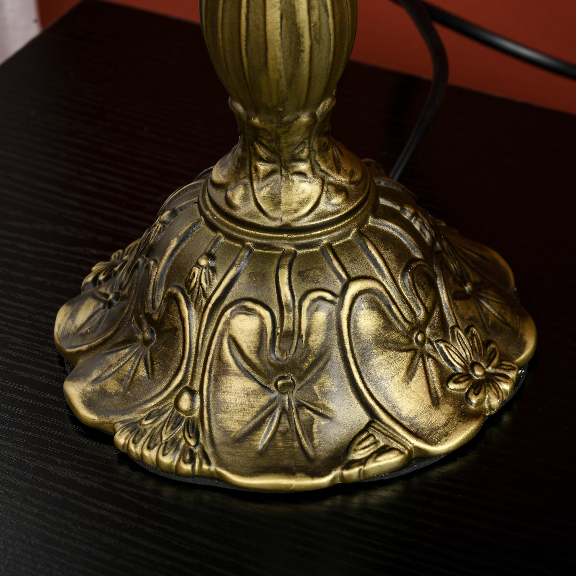 HOMCOM Stained Glass Table Lamp, Handcrafted Artisan Collectible, Suitable for Living Room and Bedside, Multi-Coloured, \'d0\'a431 x 48Hcm, Zinc Alloy.