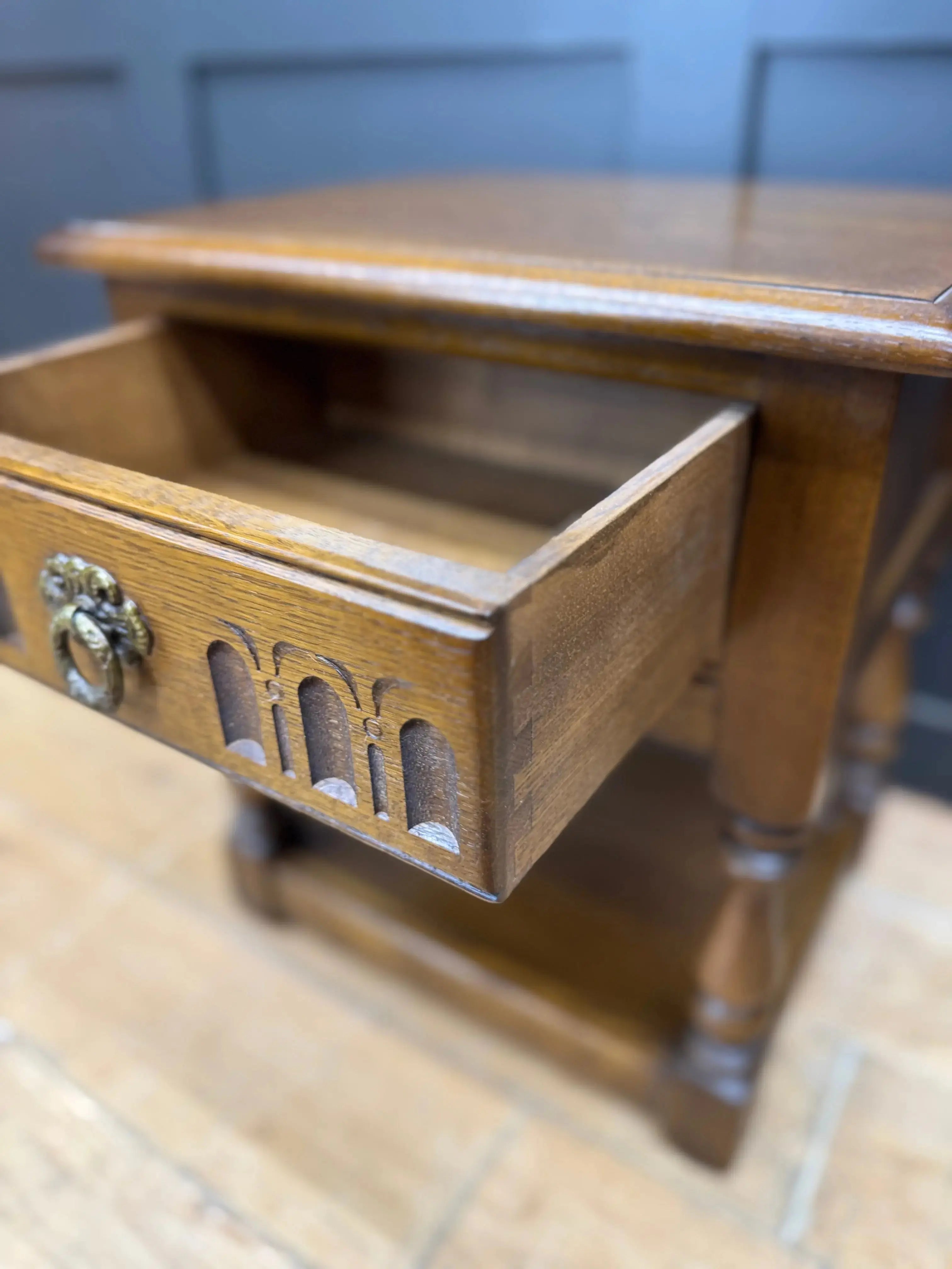 Old Charm Solid Oak Bedside Cabinet | Vintage One Drawer Lamp Side Table