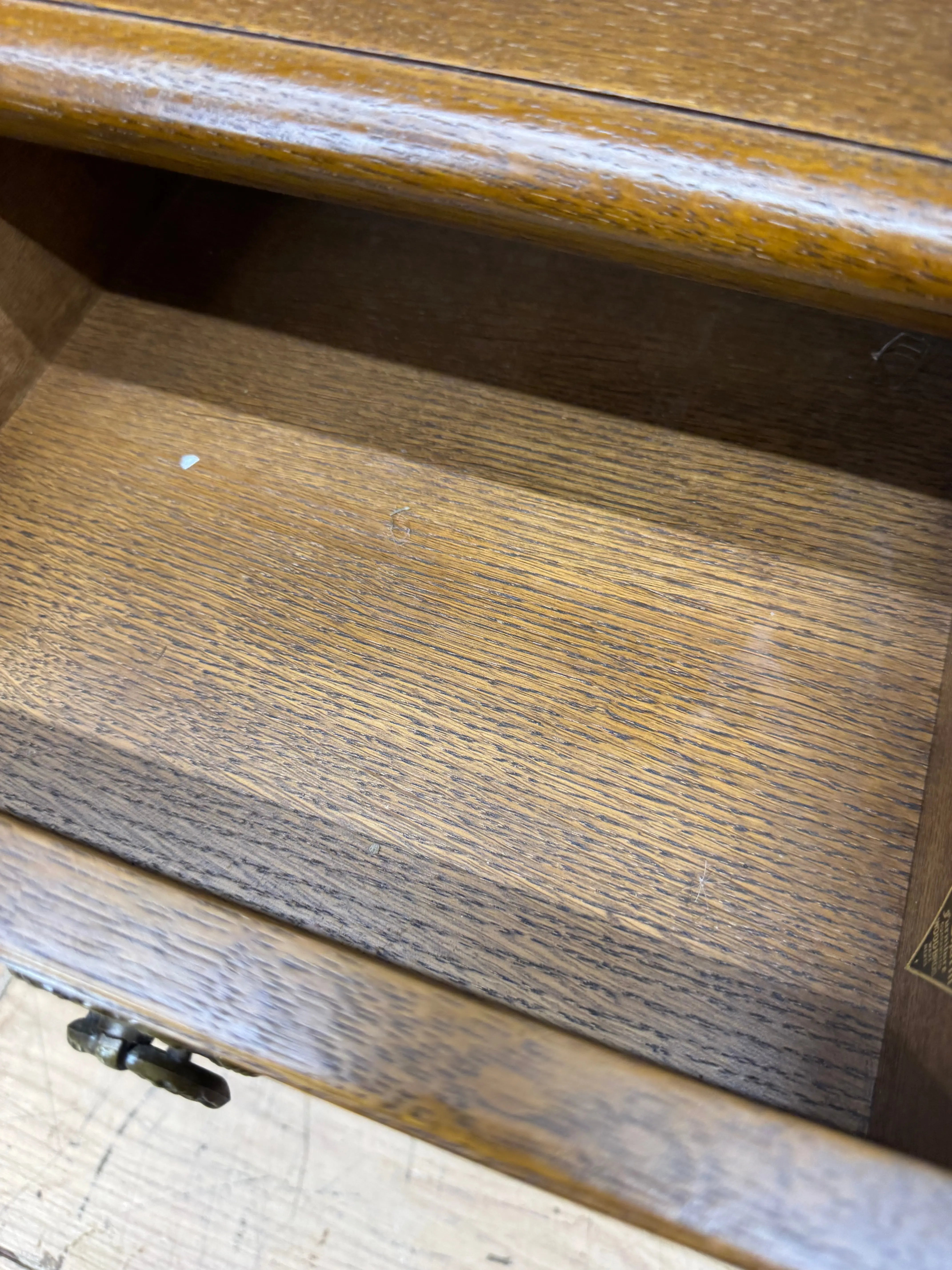 Old Charm Solid Oak Bedside Cabinet | Vintage One Drawer Lamp Side Table