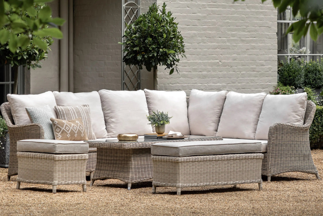 Ascot Corner Suite - Outdoor 9 Seater
