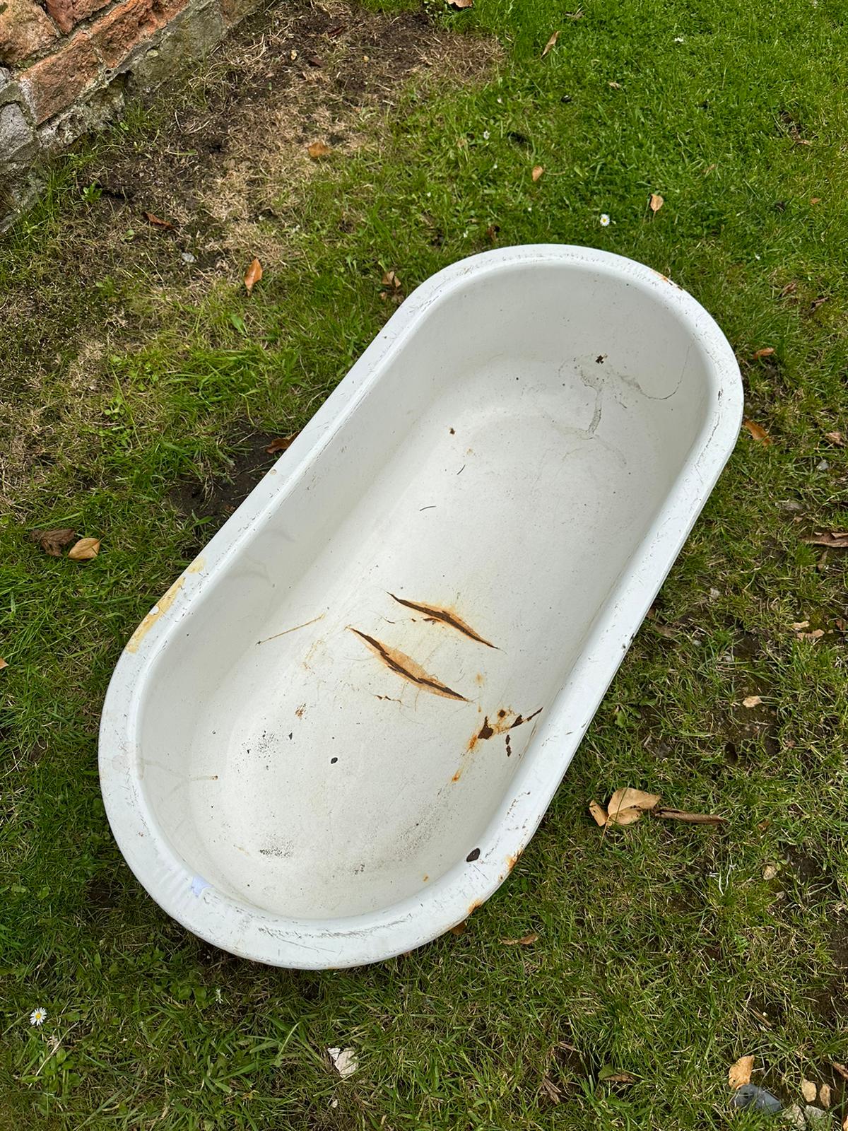 Vintage Enamelled Baby bath / Garden Planter / Herb Patio Plant Pot Planter A