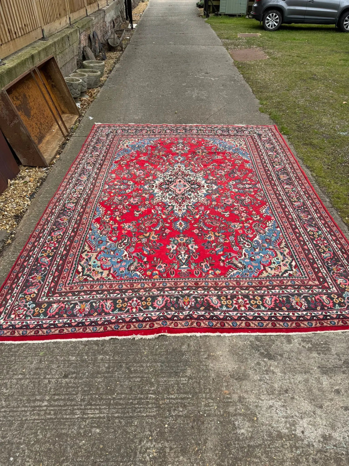 Large Red Oriental Wool Rug – Hand Made Traditional Carpet 381 x 270 cm