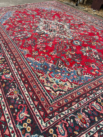 Large Red Oriental Wool Rug – Hand Made Traditional Carpet 381 x 270 cm