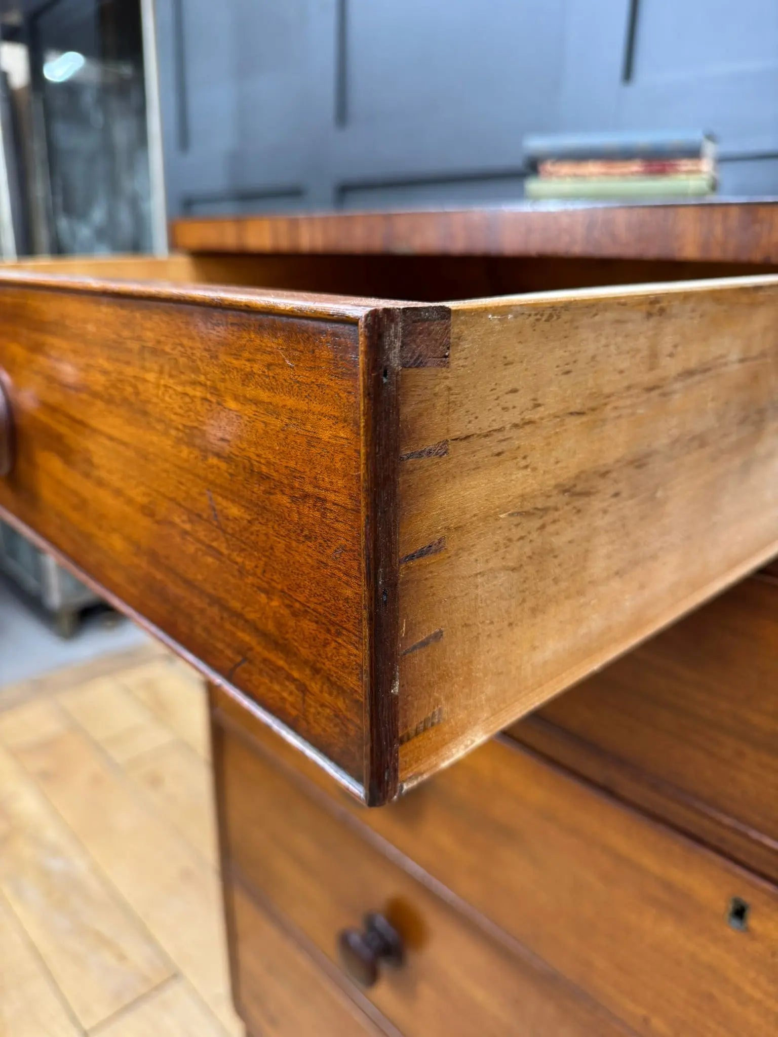 Antique Victorian Mahogany Chest of Drawers Hobbs & Co / Bedroom Storage