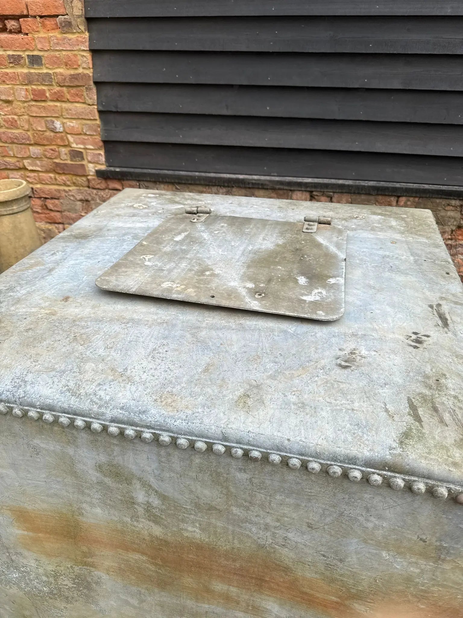 Antique XL Galvanised Riveted Water Tank with Tap & Lid – Planter or Feature 4D