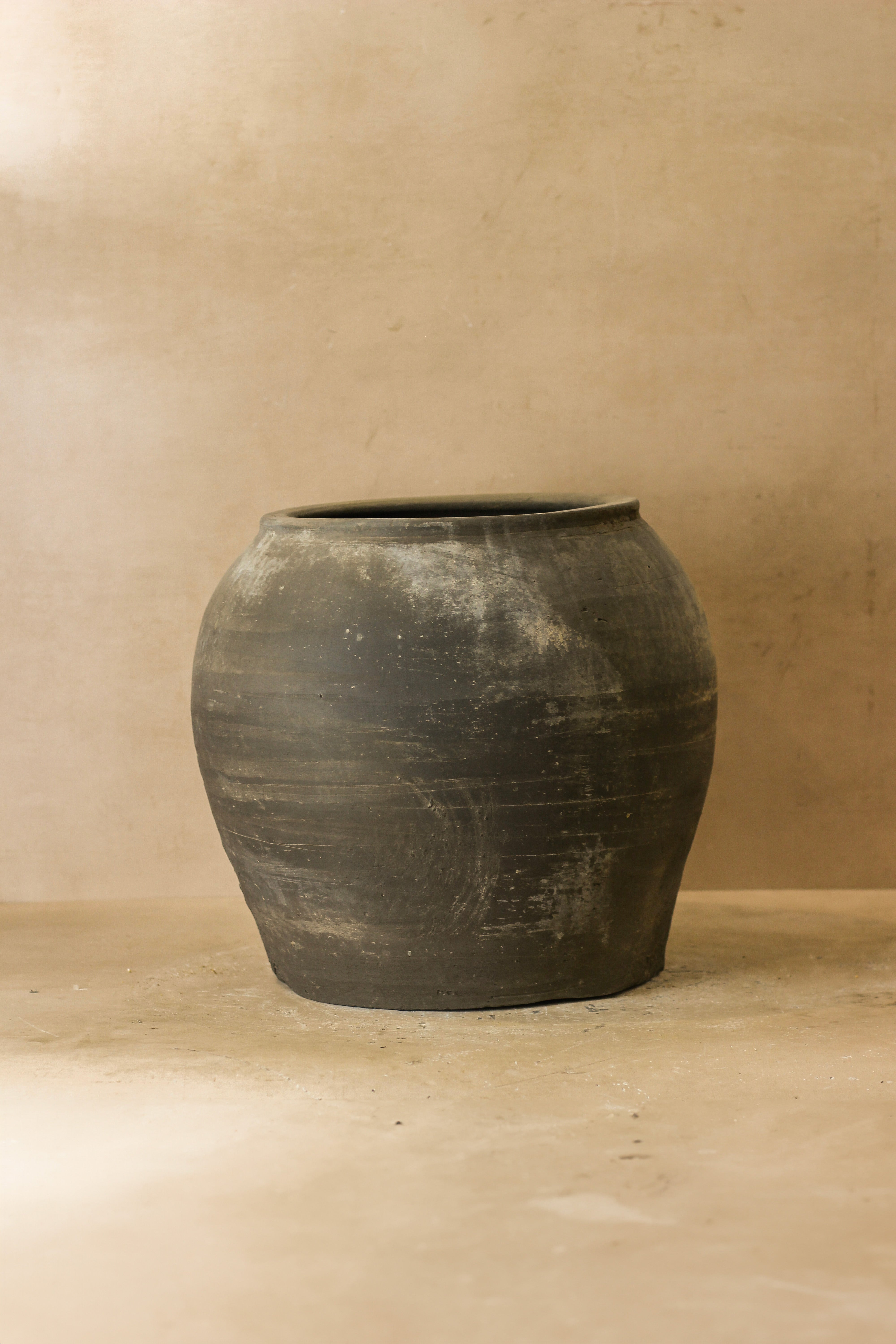 Vintage Dark Pot - No 67