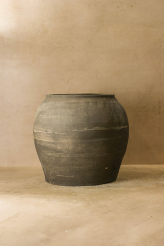 Vintage Dark Pot - No 67