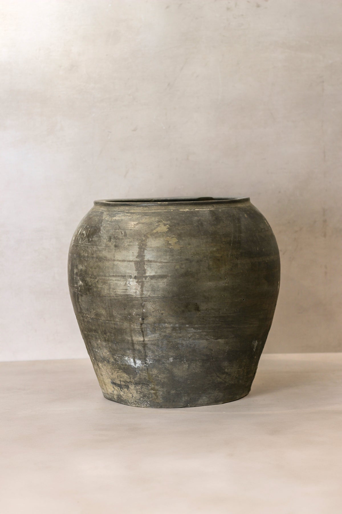 Vintage Dark Pot - No 70