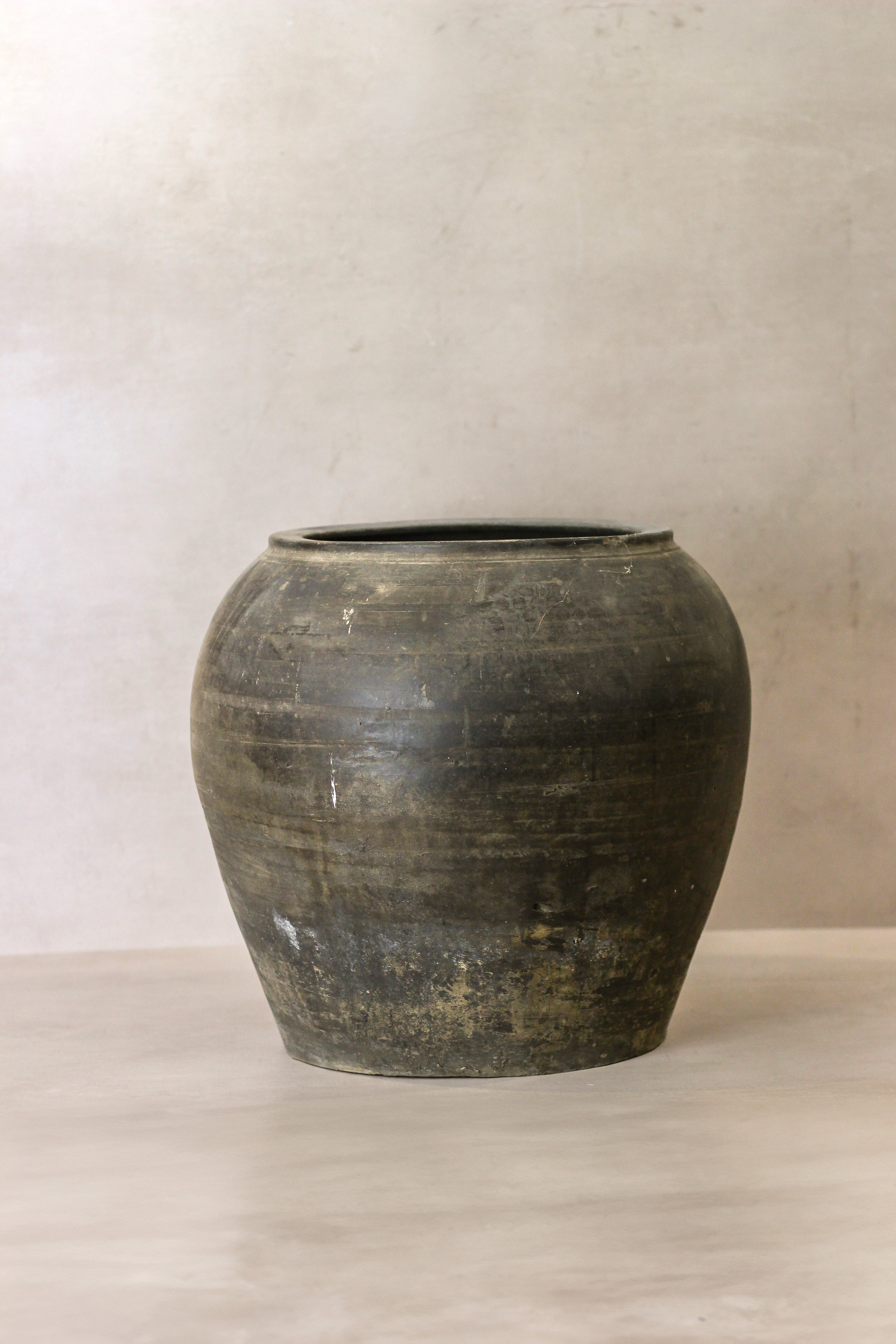 Vintage Dark Pot - No 70