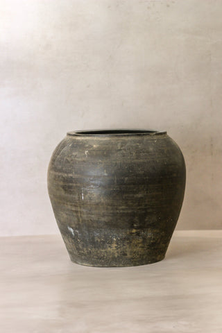 Vintage Dark Pot - No 70