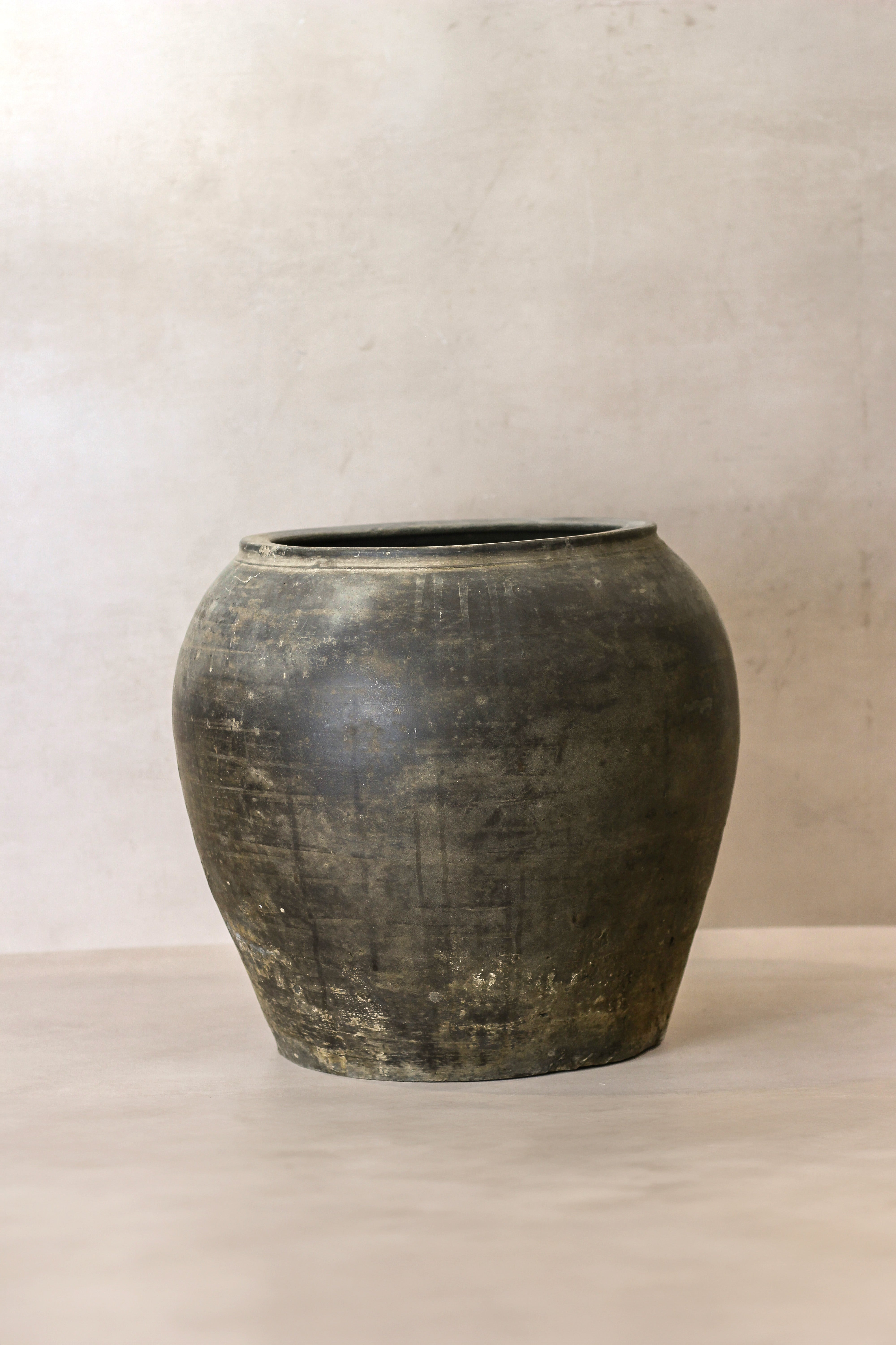 Vintage Dark Pot - No 70