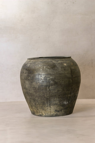 Vintage Dark Pot - No 70