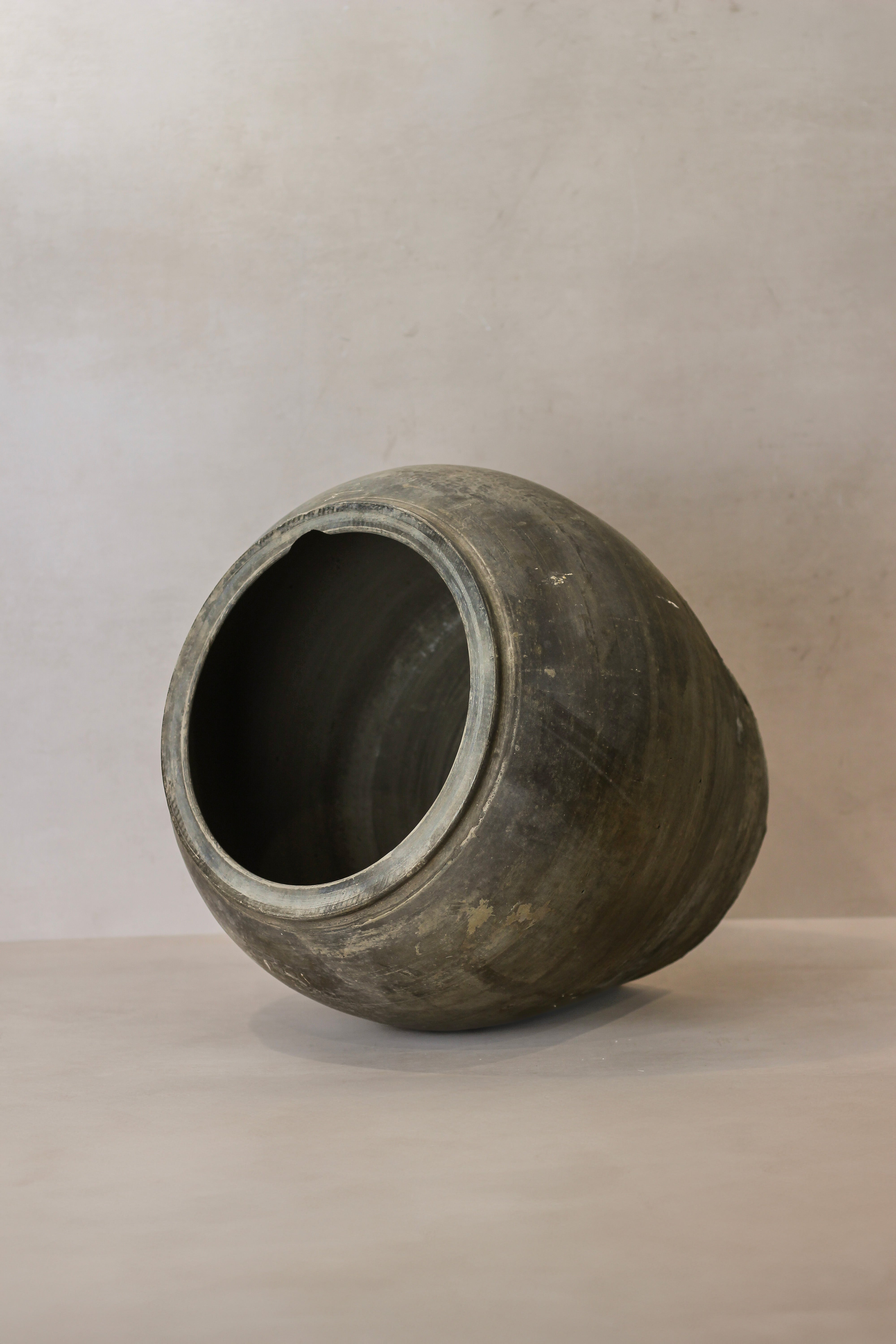 Vintage Dark Pot - No 70