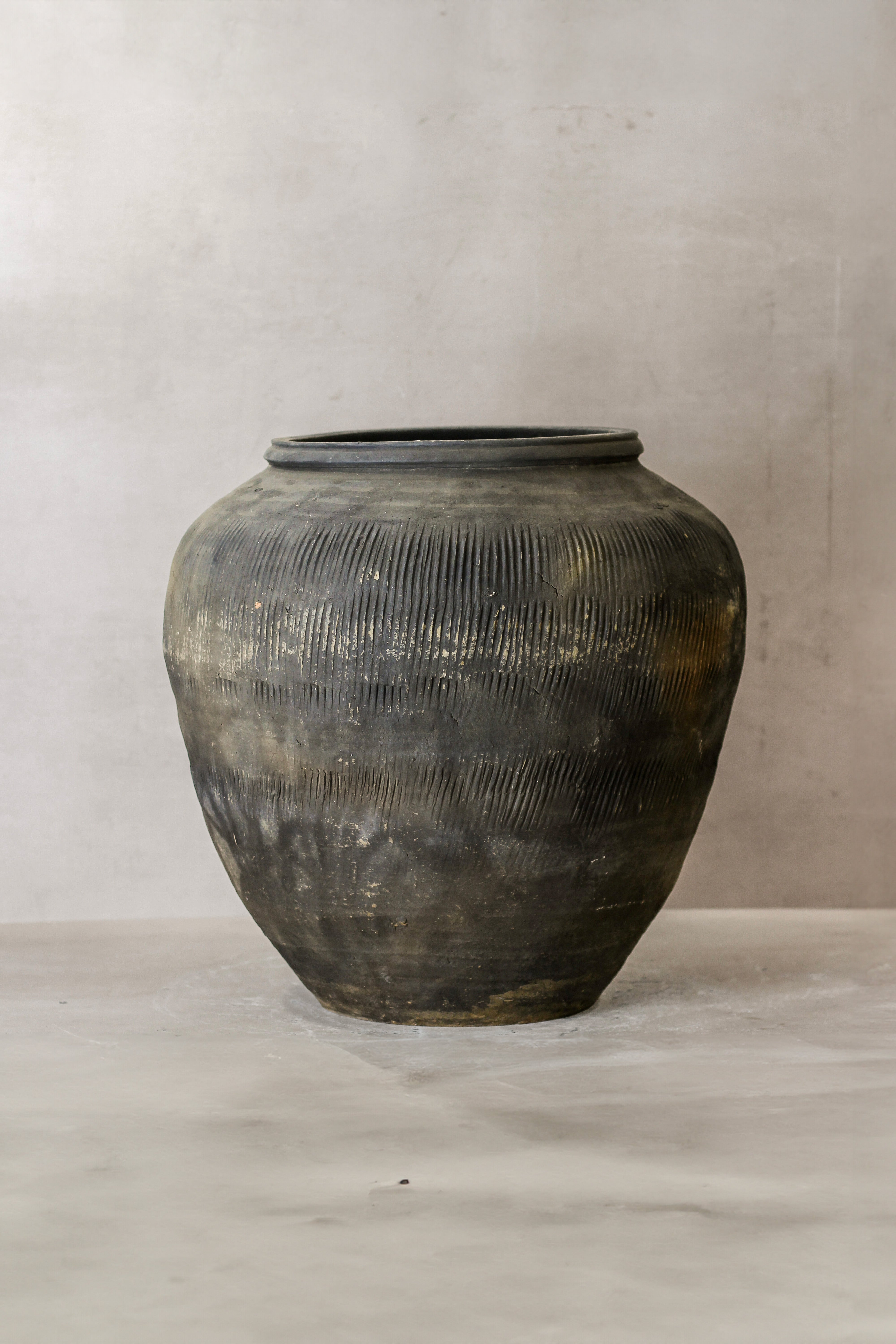 Vintage Textured Grey Pot - VT01