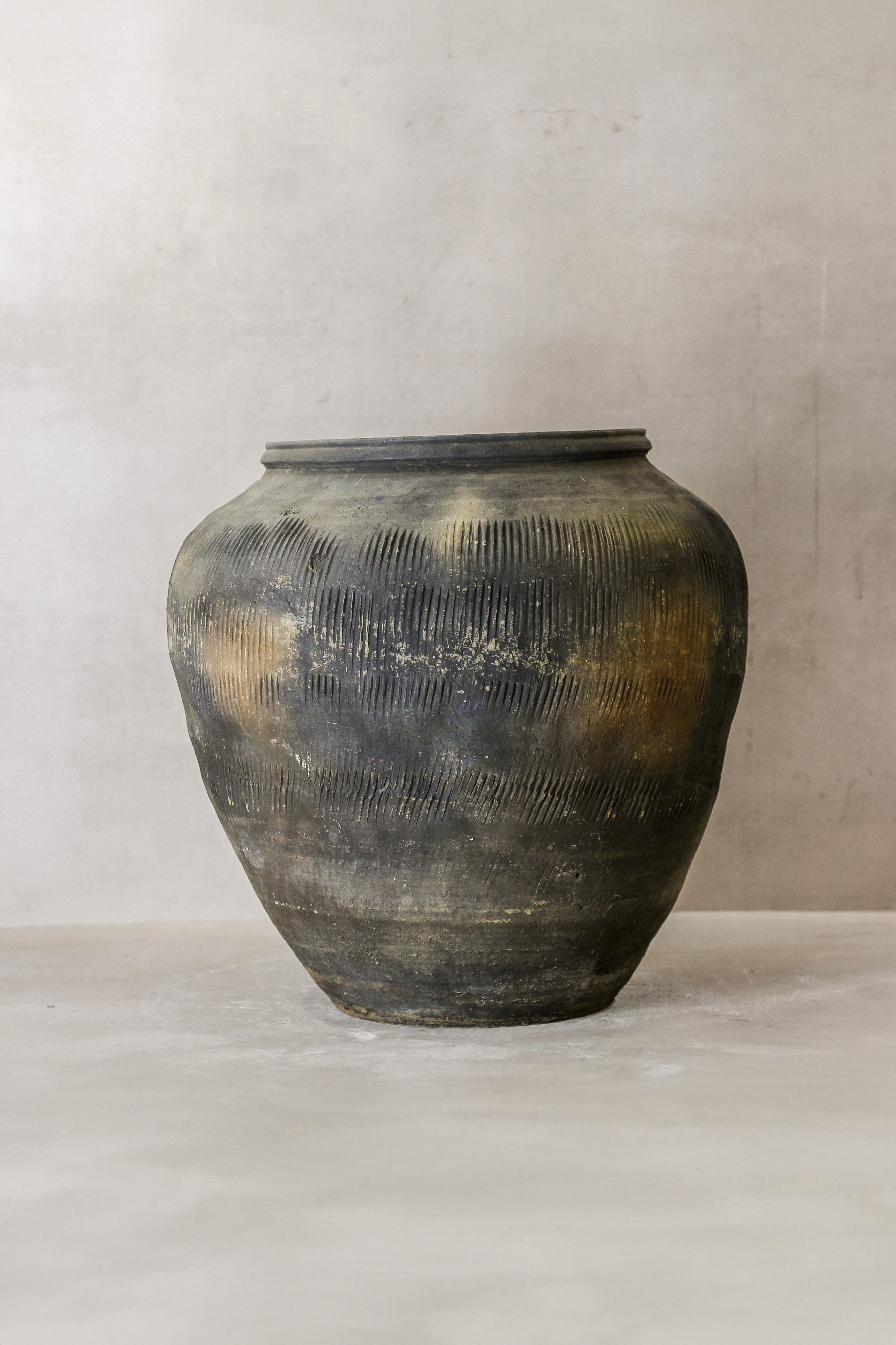 Vintage Textured Grey Pot - VT01