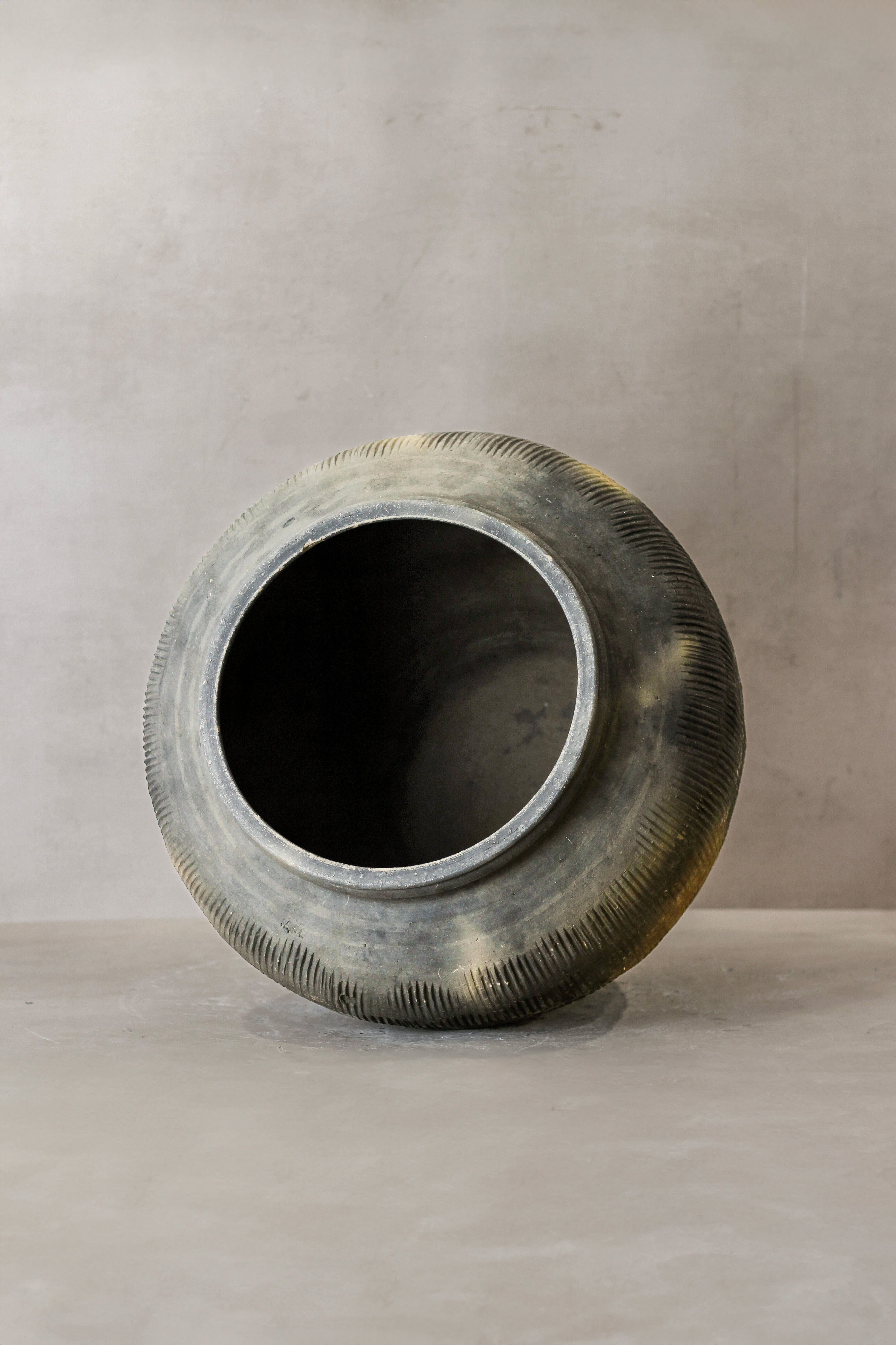 Vintage Textured Grey Pot - VT01