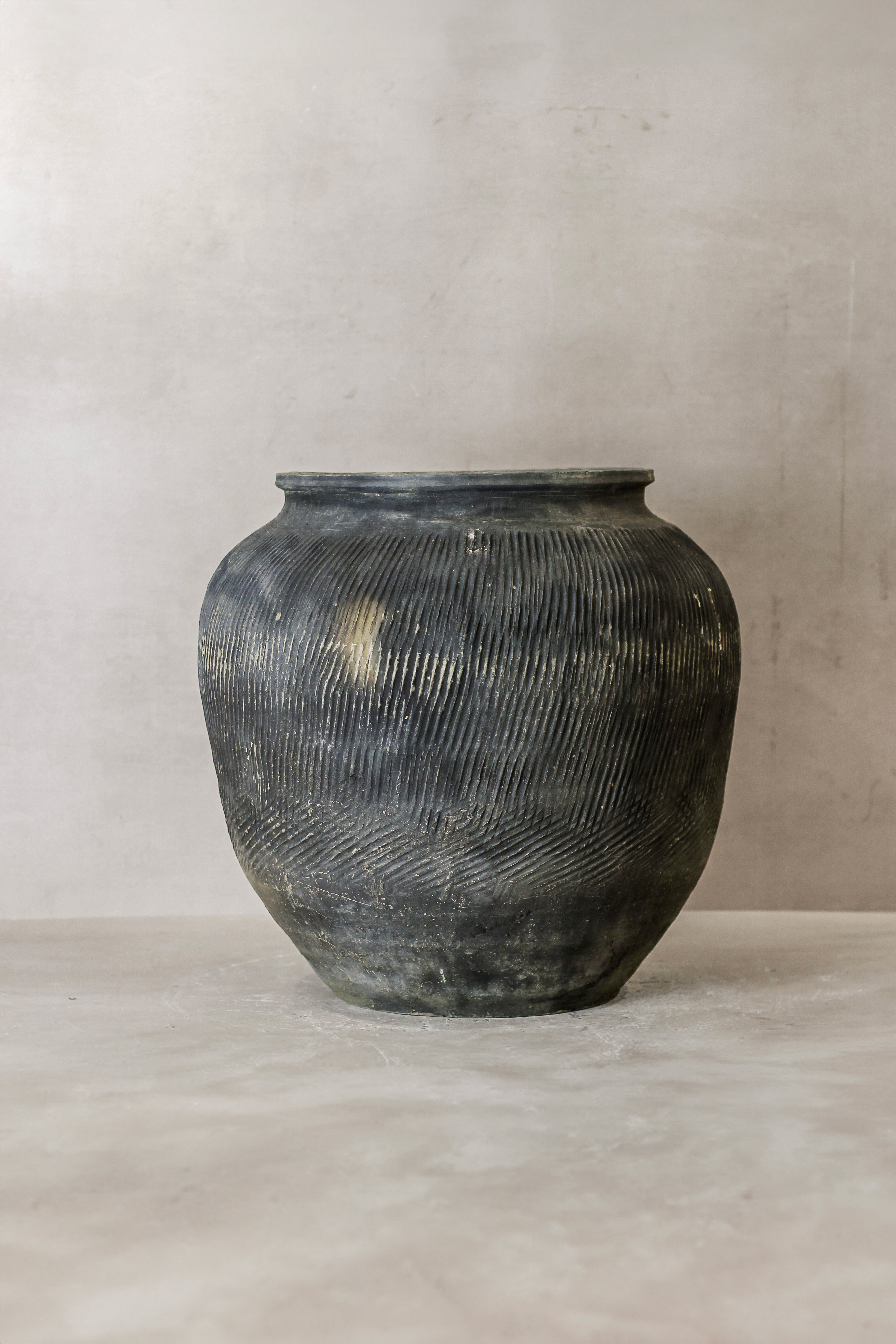 Vintage Textured Grey Pot - VT02