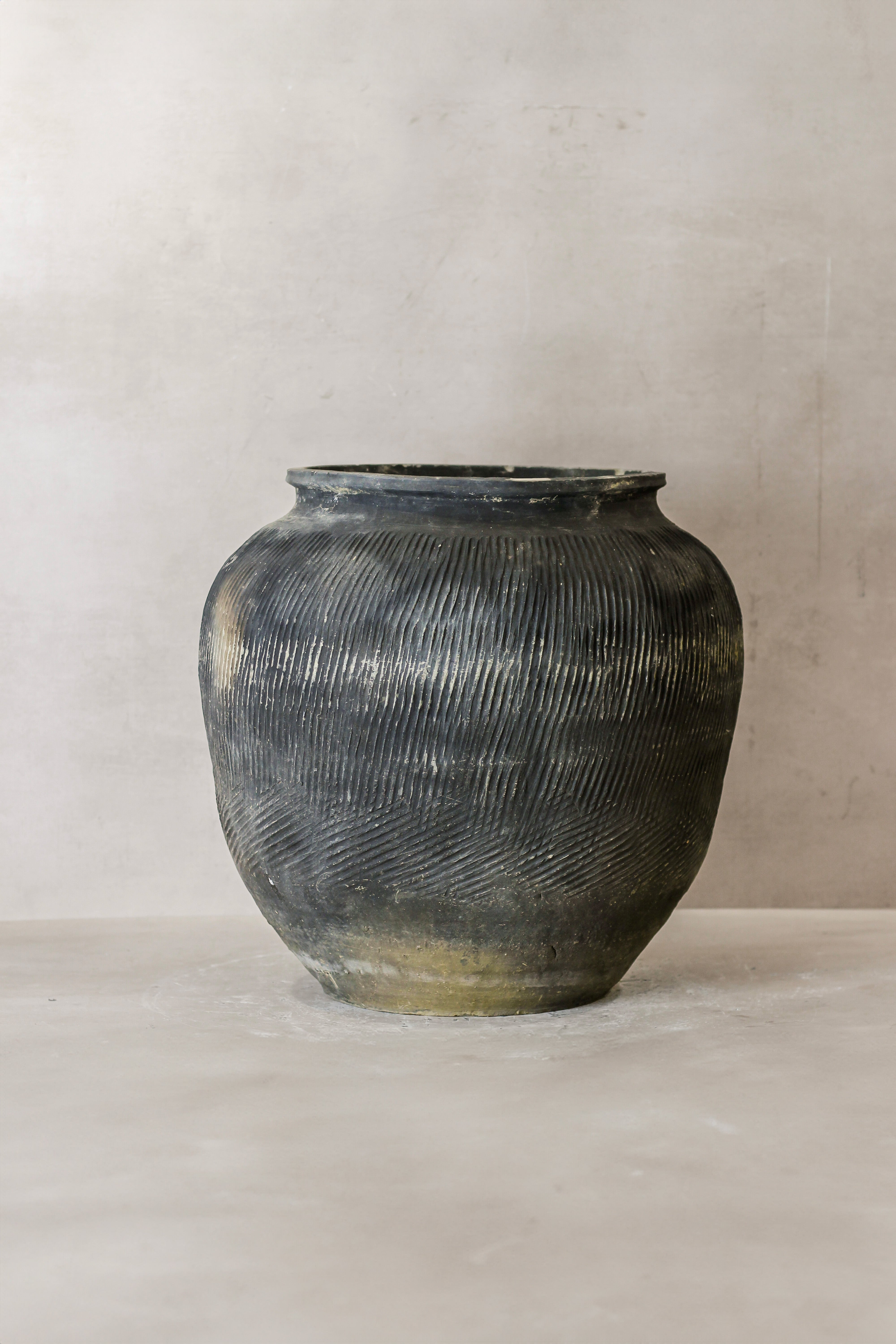 Vintage Textured Grey Pot - VT02