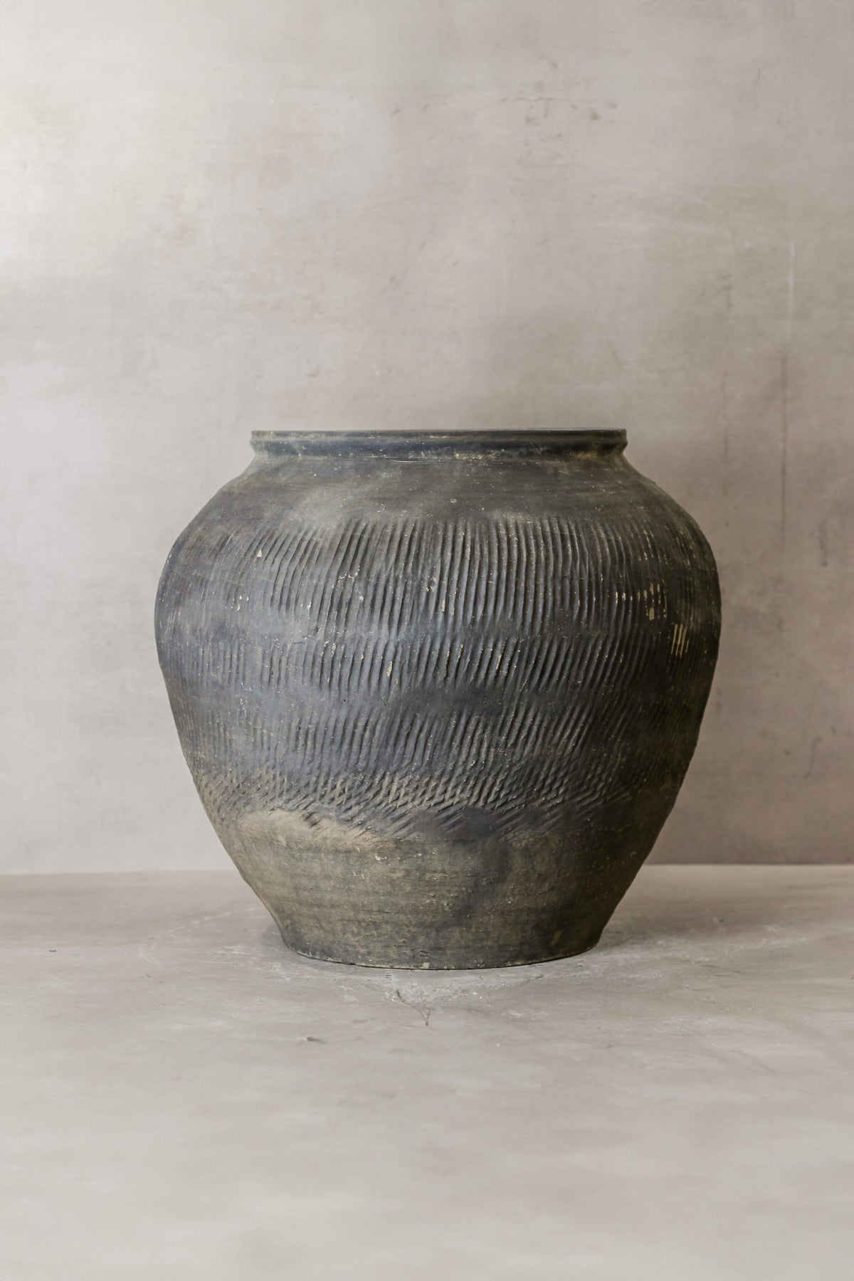 Vintage Textured Grey Pot - VT04