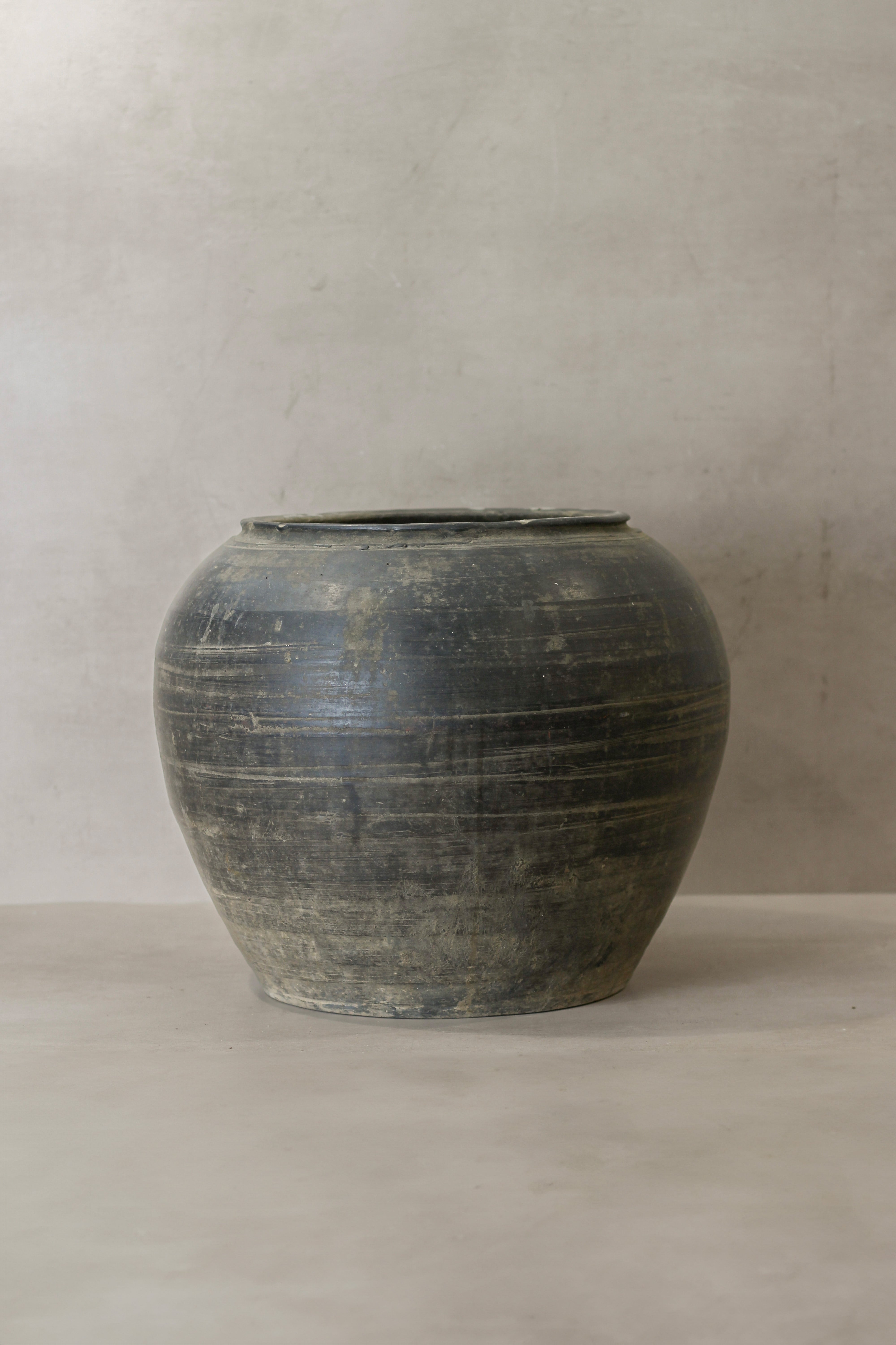 Vintage Dark Pot - No 73