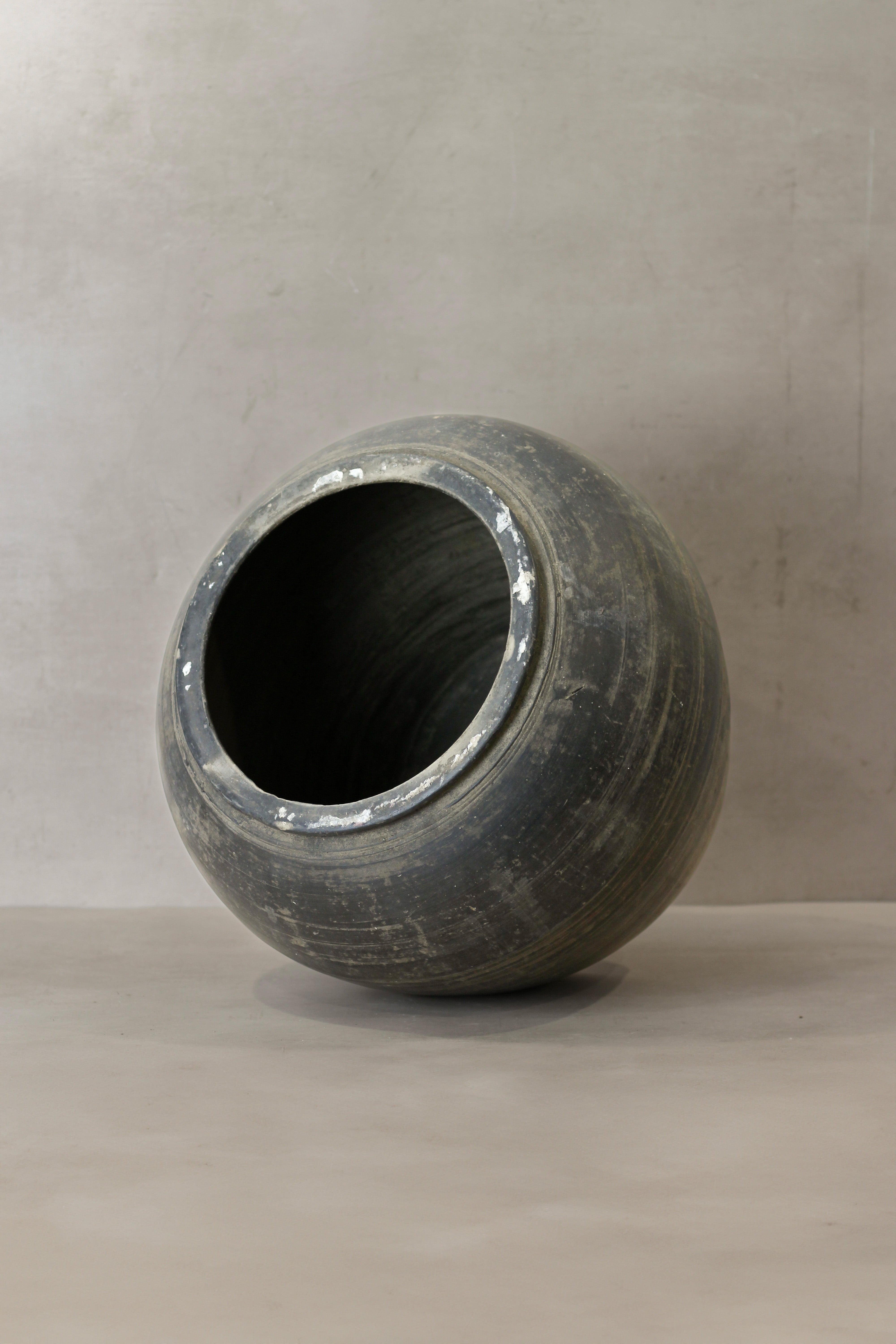 Vintage Dark Pot - No 73