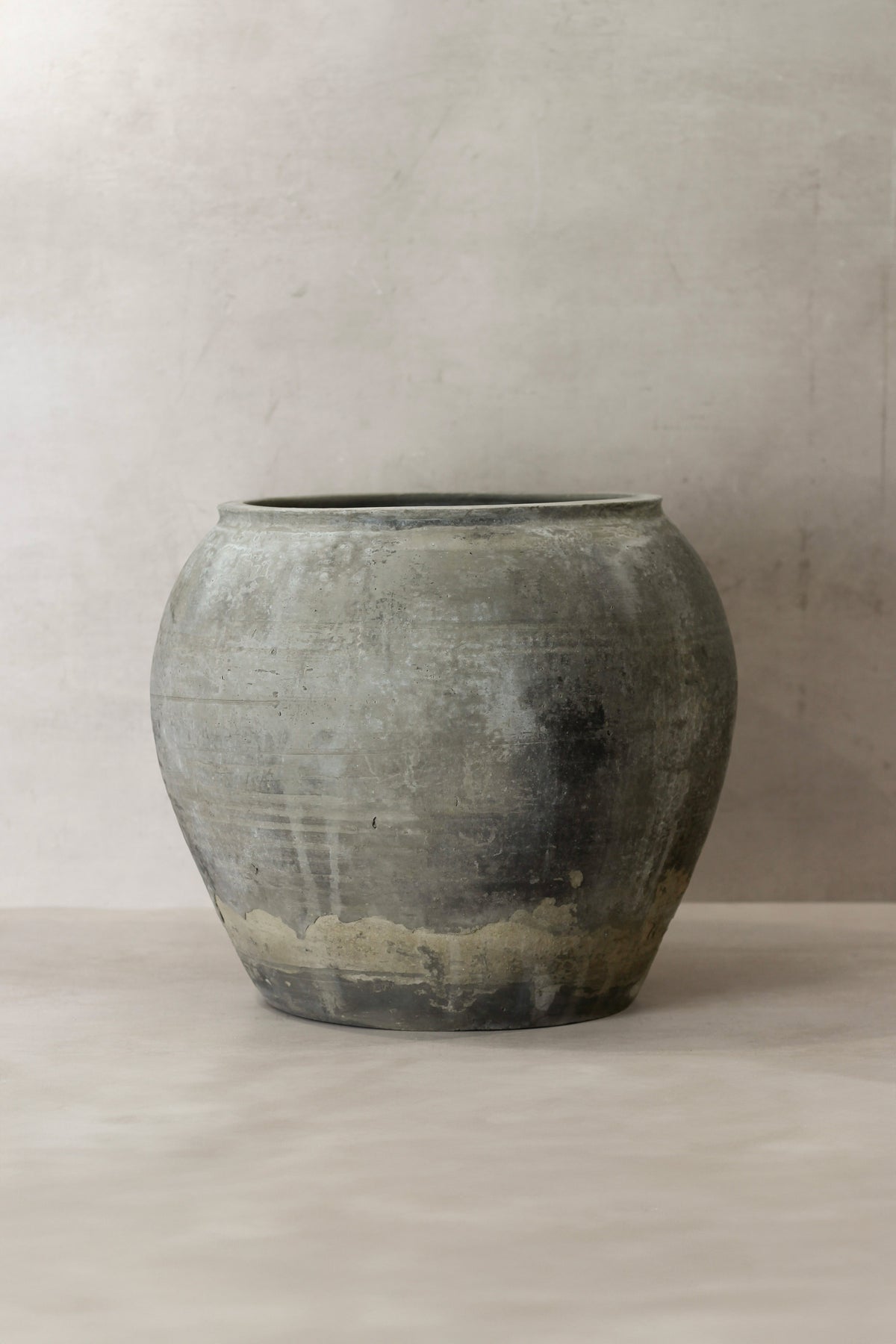 Vintage Dark Pot - No 75