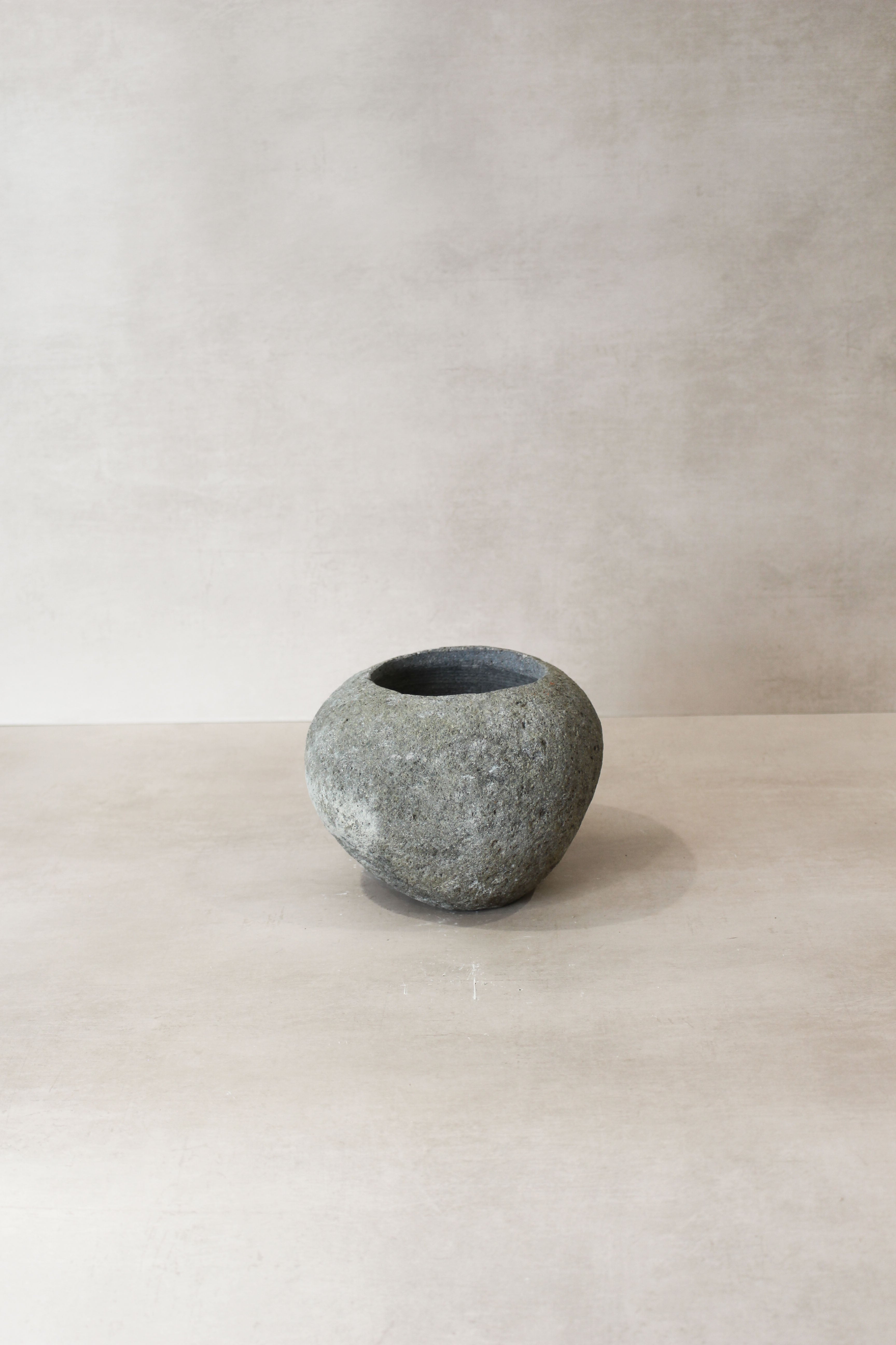 River Stone Planter Pot No10