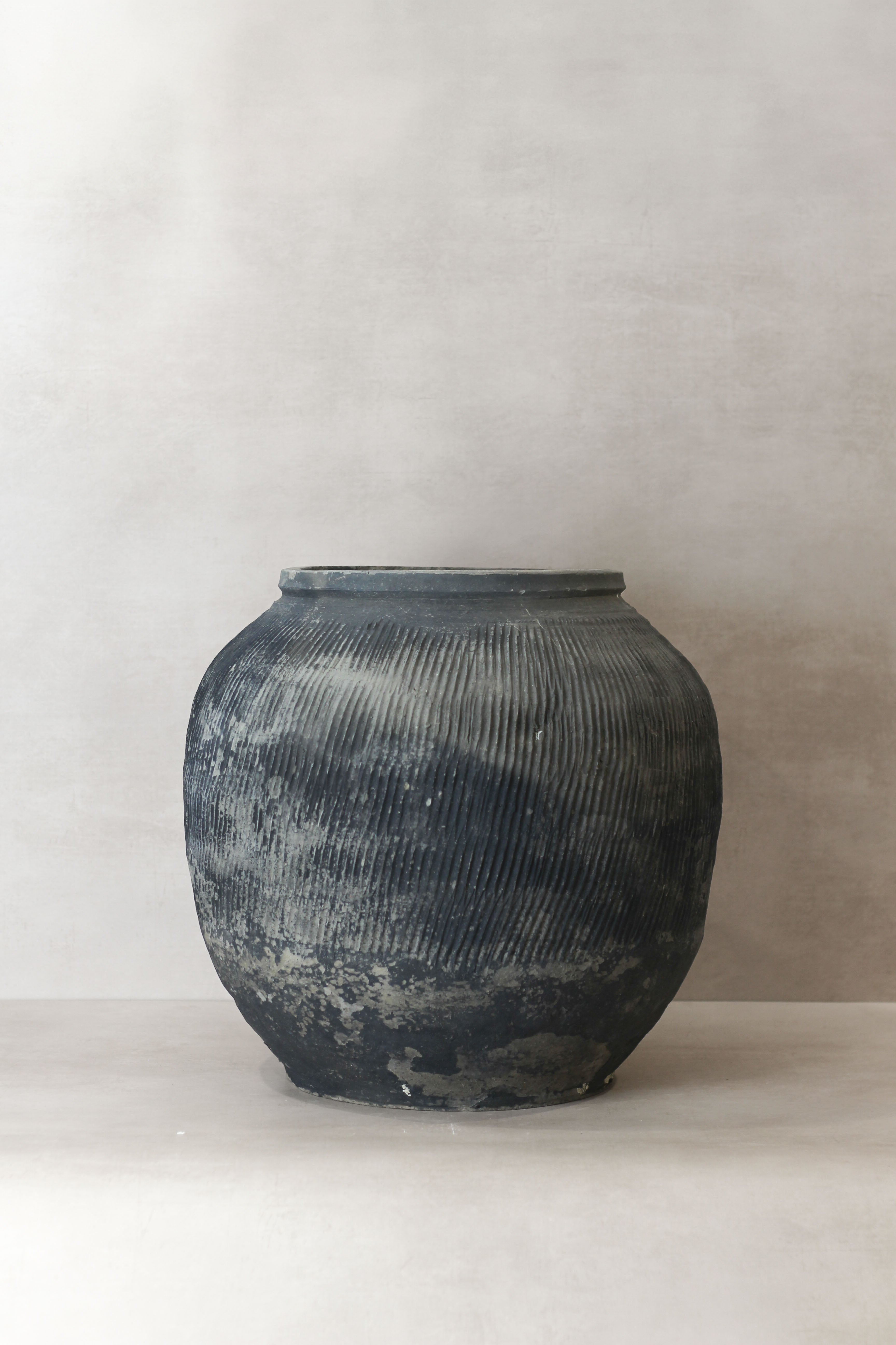 Vintage Textured Grey Pot - VT08