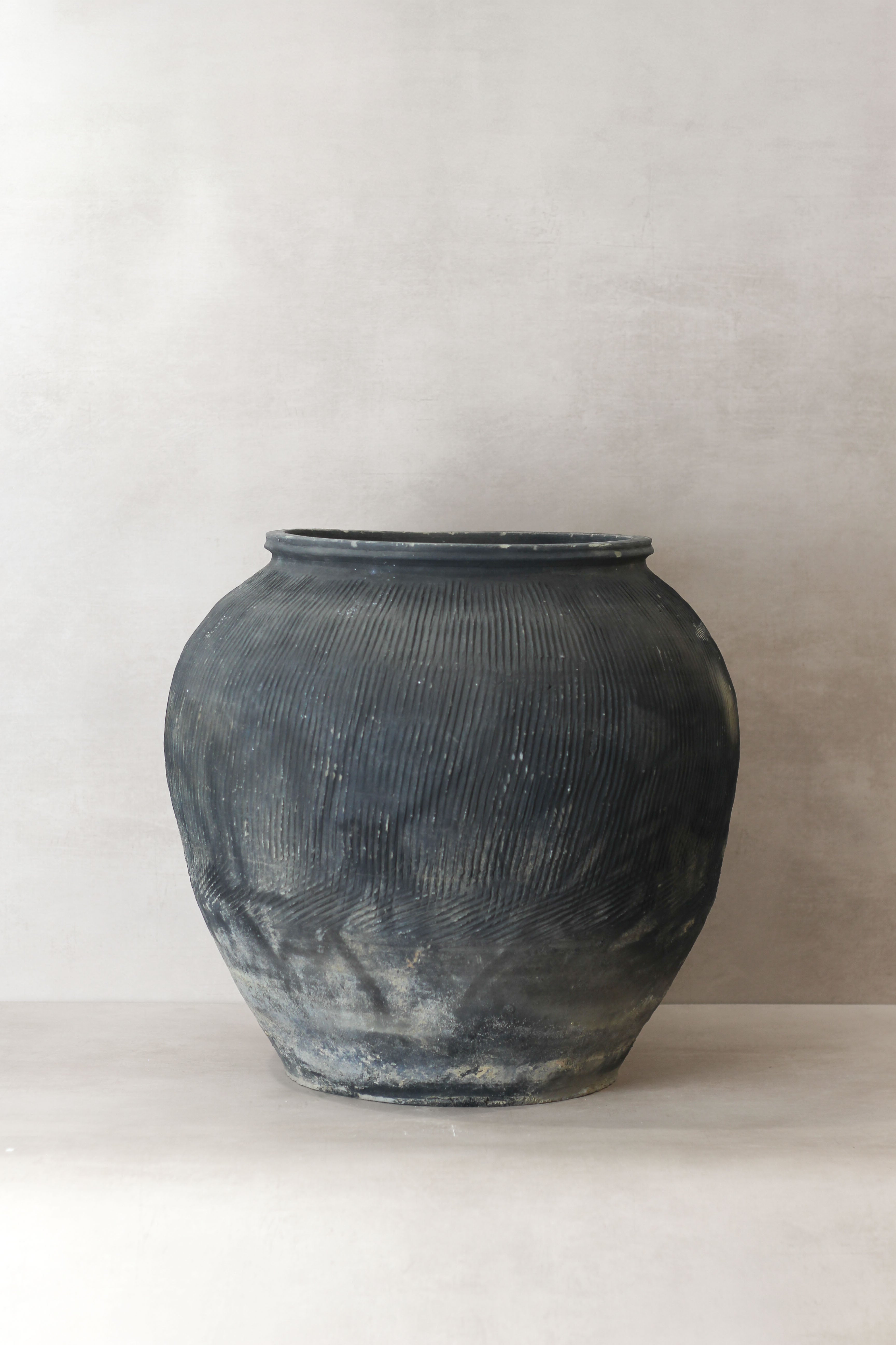 Vintage Textured Grey Pot - VT07
