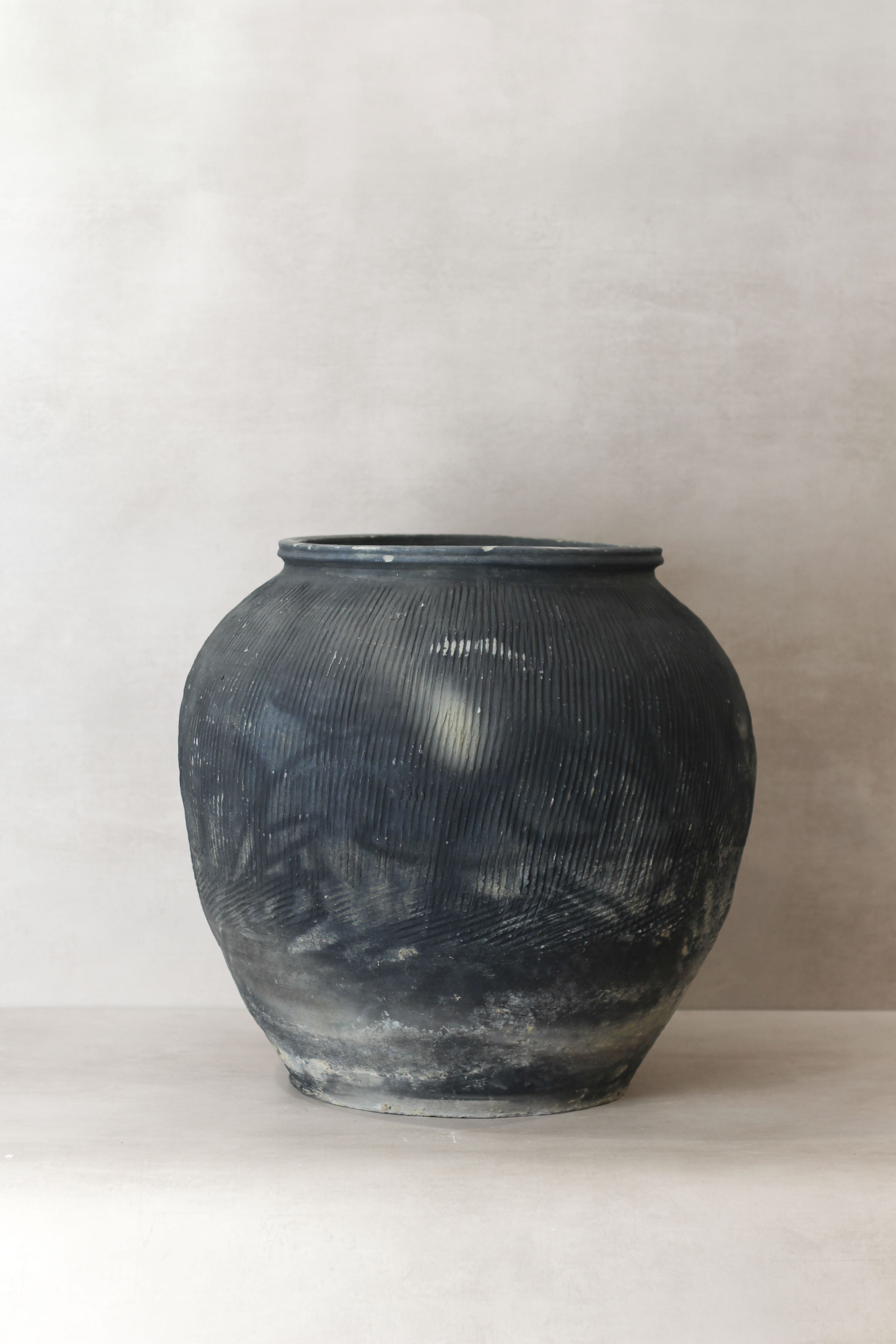 Vintage Textured Grey Pot - VT07