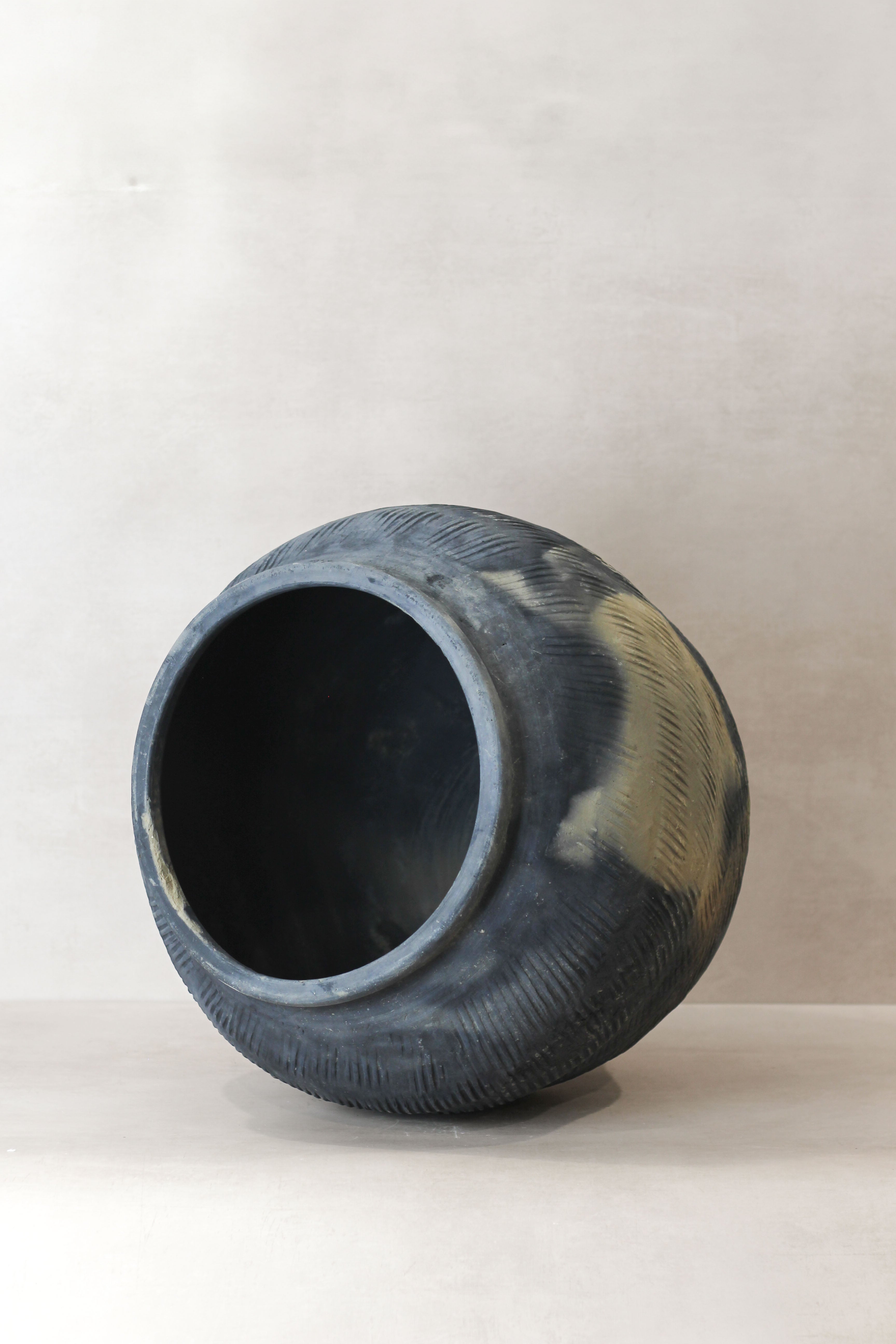 Vintage Textured Grey Pot - VT06