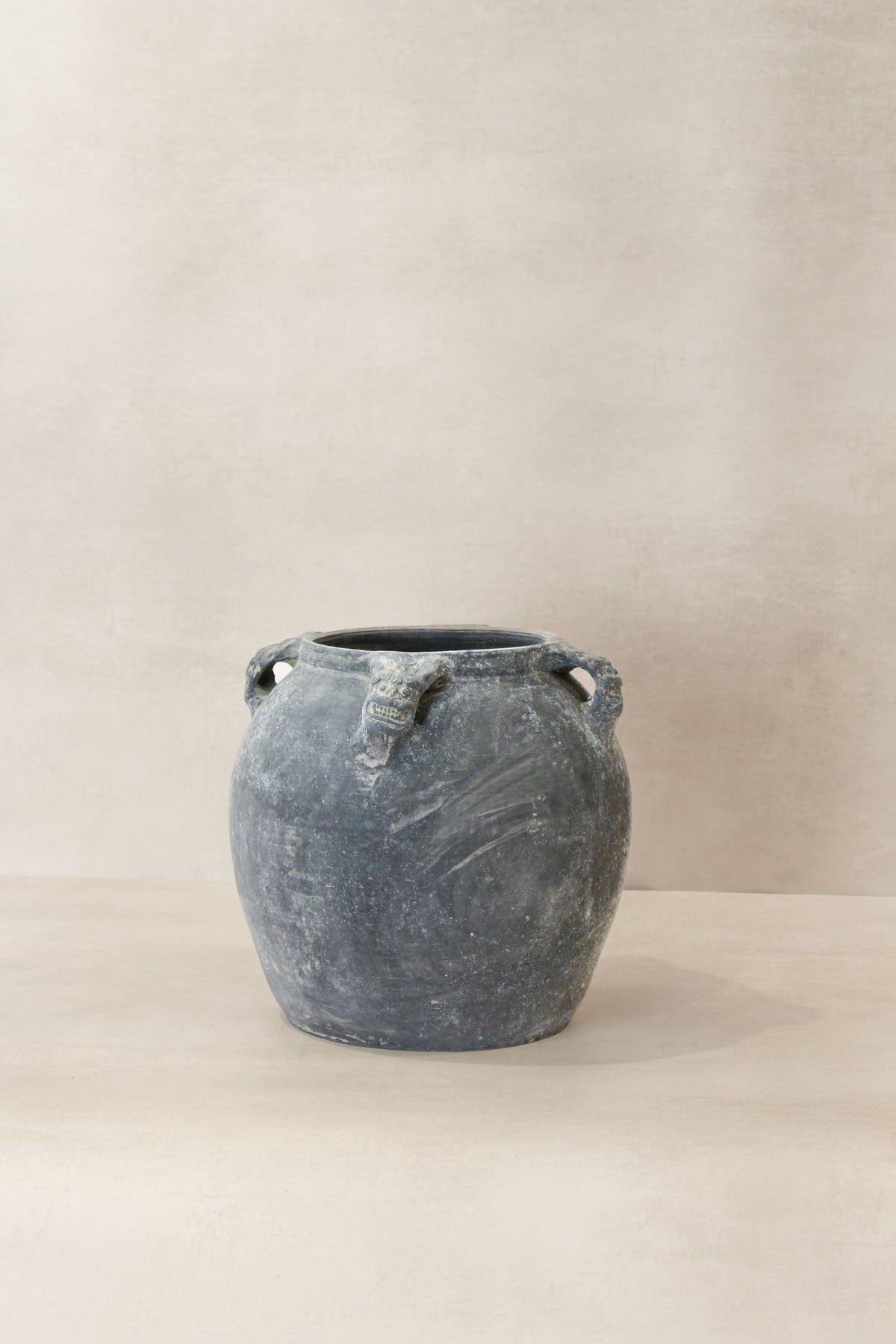 Vintage Lion Ears Dark Pot - De03