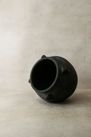 Vintage Dark pot with ears - E4.19