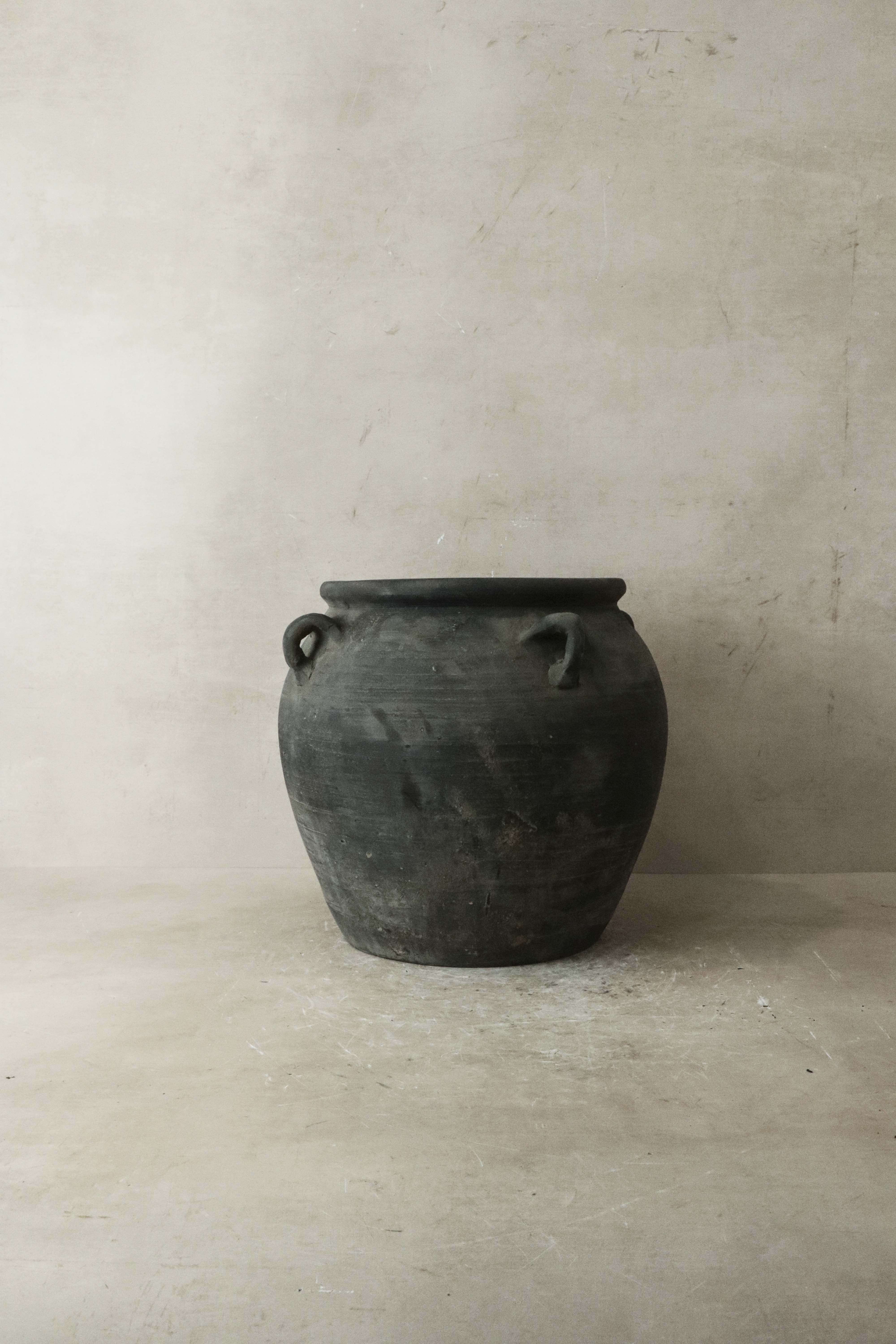 Vintage Dark pot with ears - E4.20