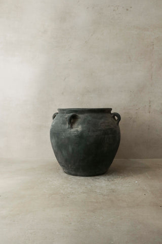 Vintage Dark pot with ears - E4.21