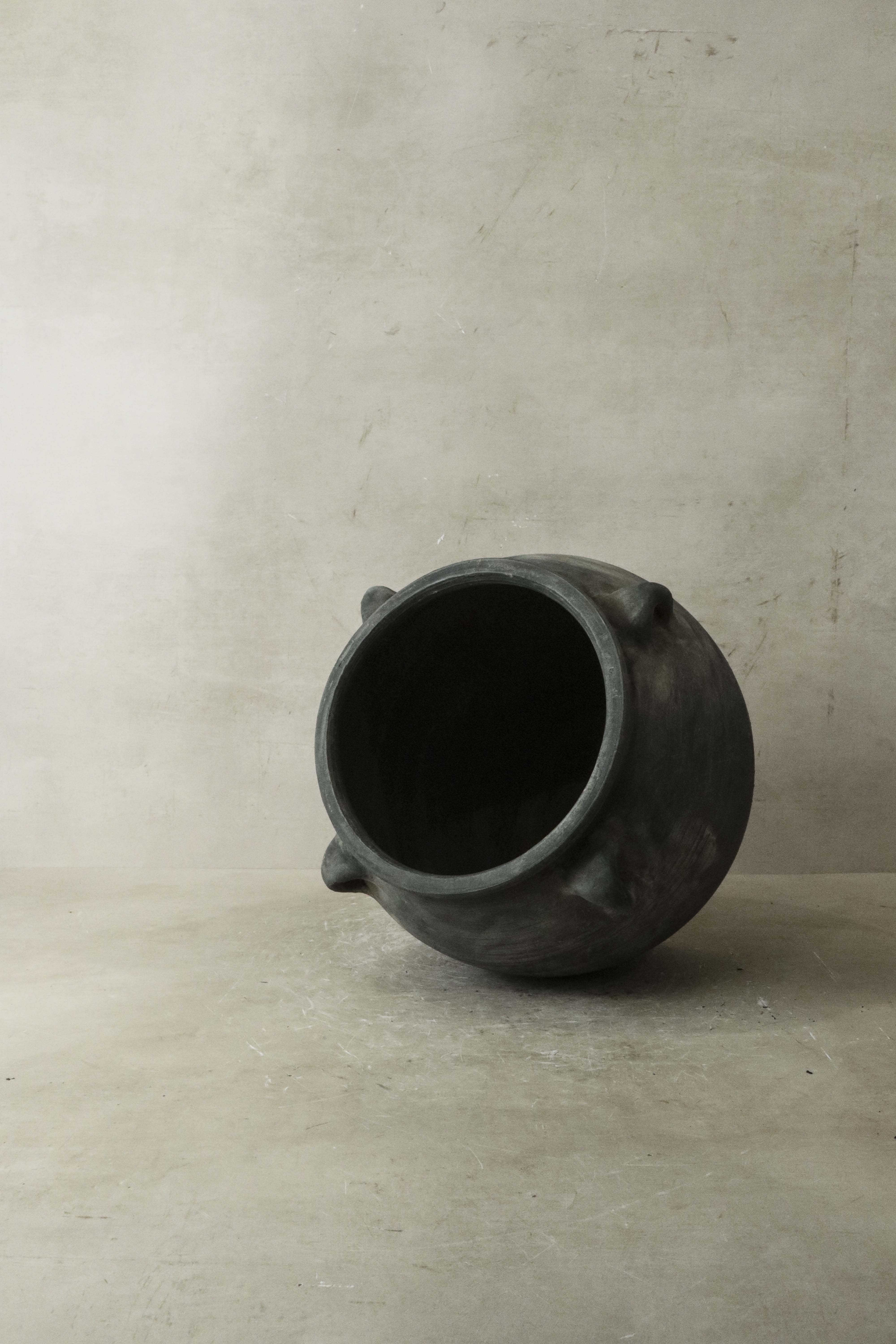 Vintage Dark pot with ears - E4.21