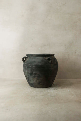 Vintage Dark pot with ears - E4.22