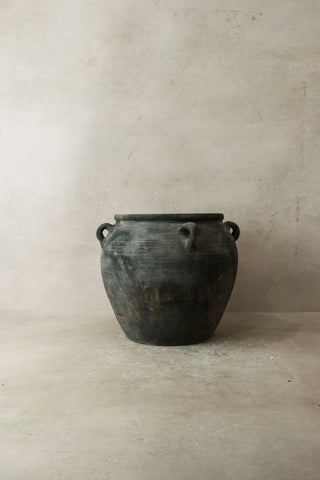 Vintage Dark pot with ears - E4.22