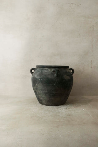 Vintage Dark pot with ears - E4.22
