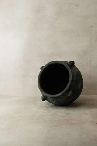 Vintage Dark pot with ears - E4.22