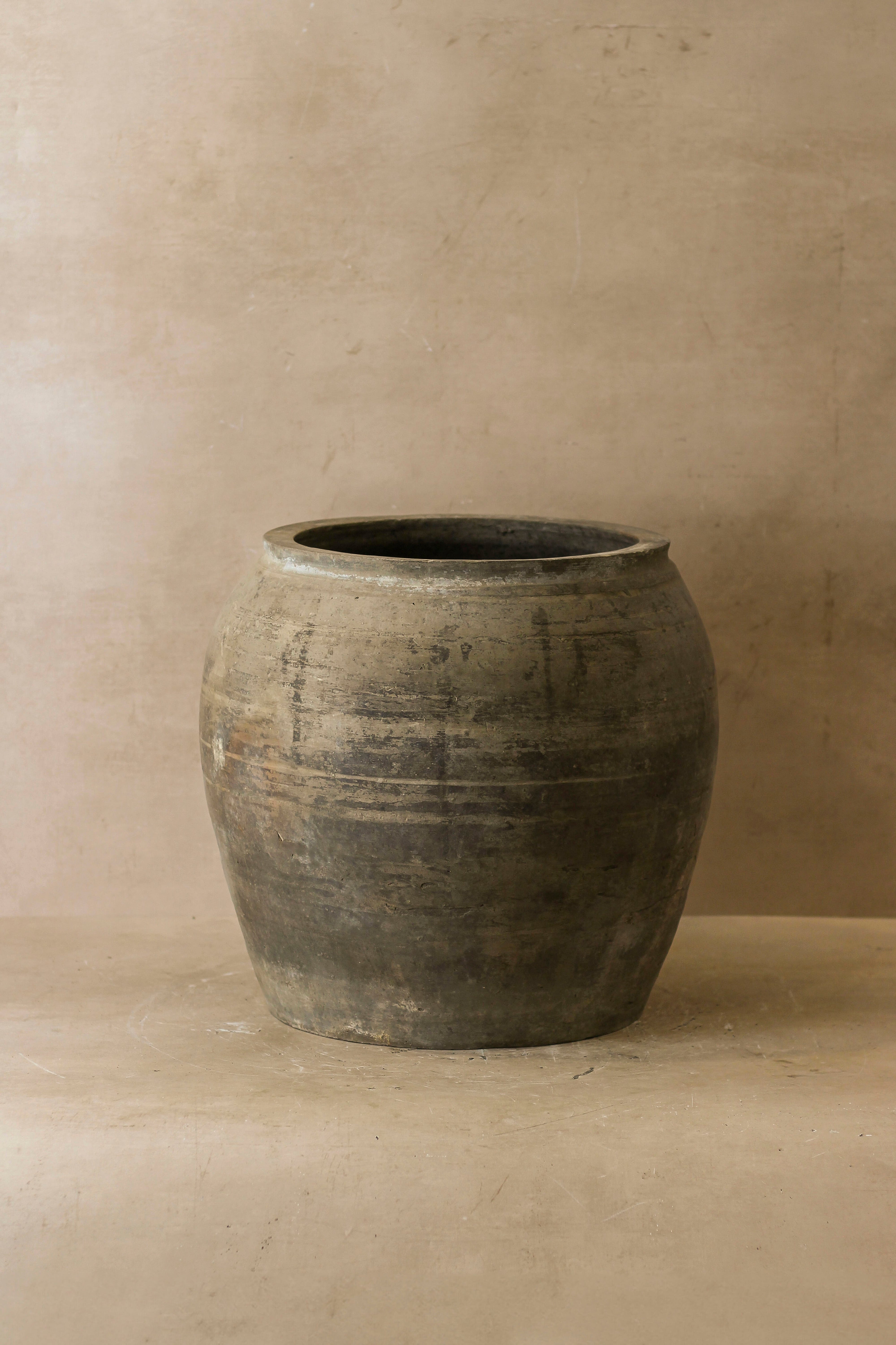 Vintage Dark Pot - No 59