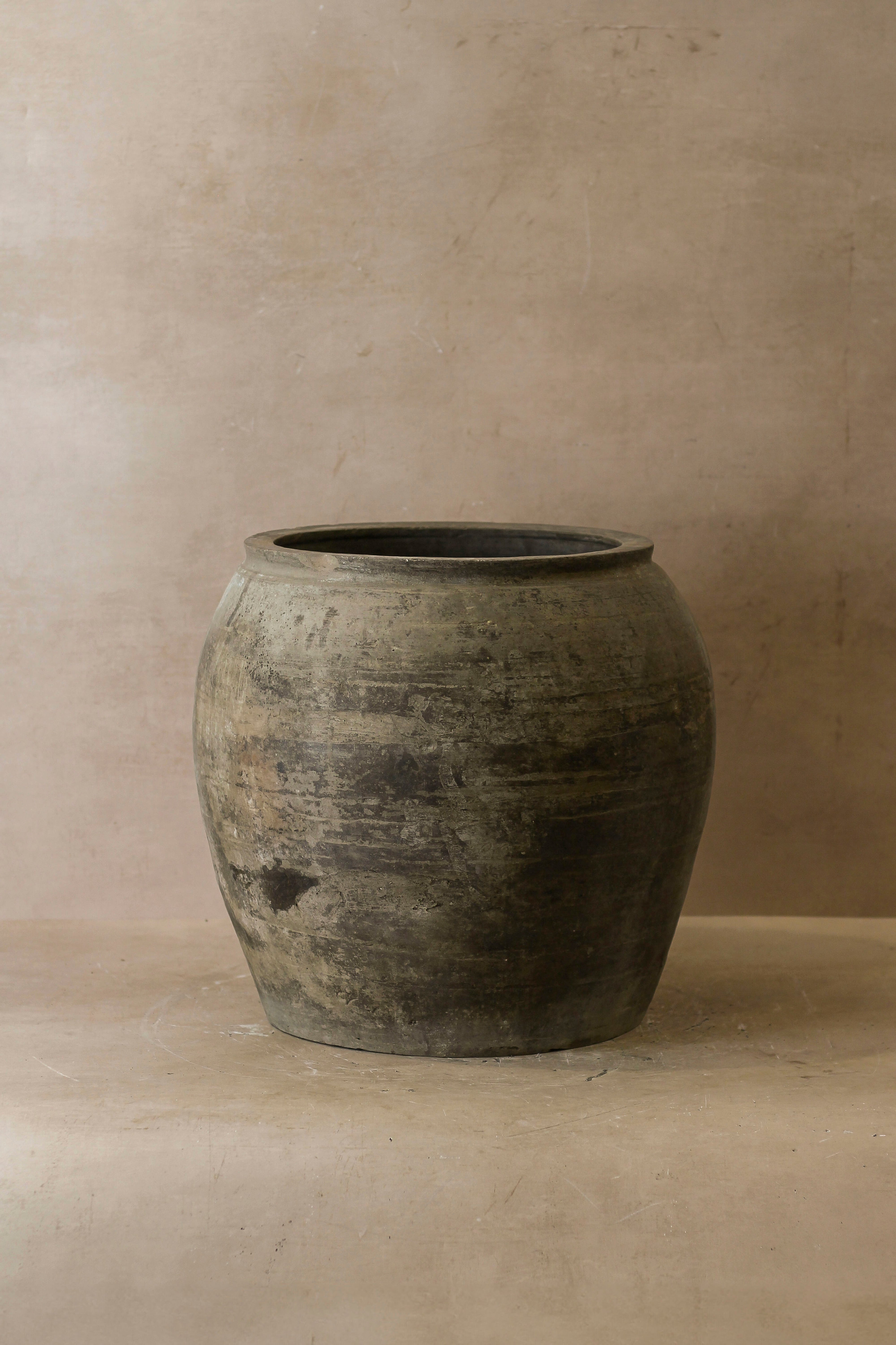 Vintage Dark Pot - No 59