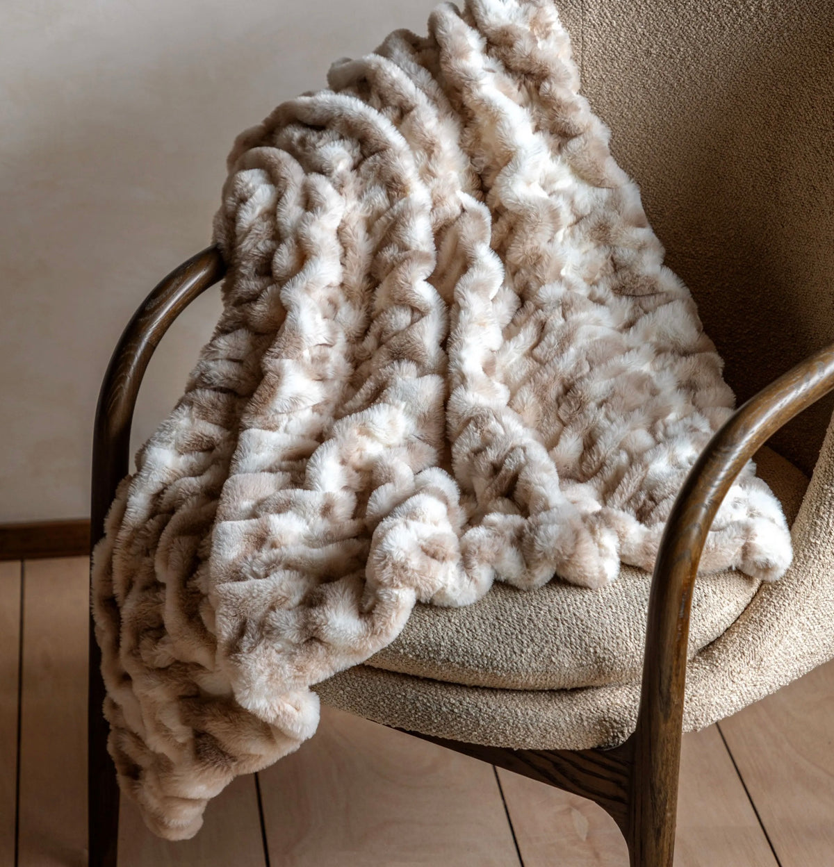 Deco Ruched Throw 170 cm x 130 cm Rabbit